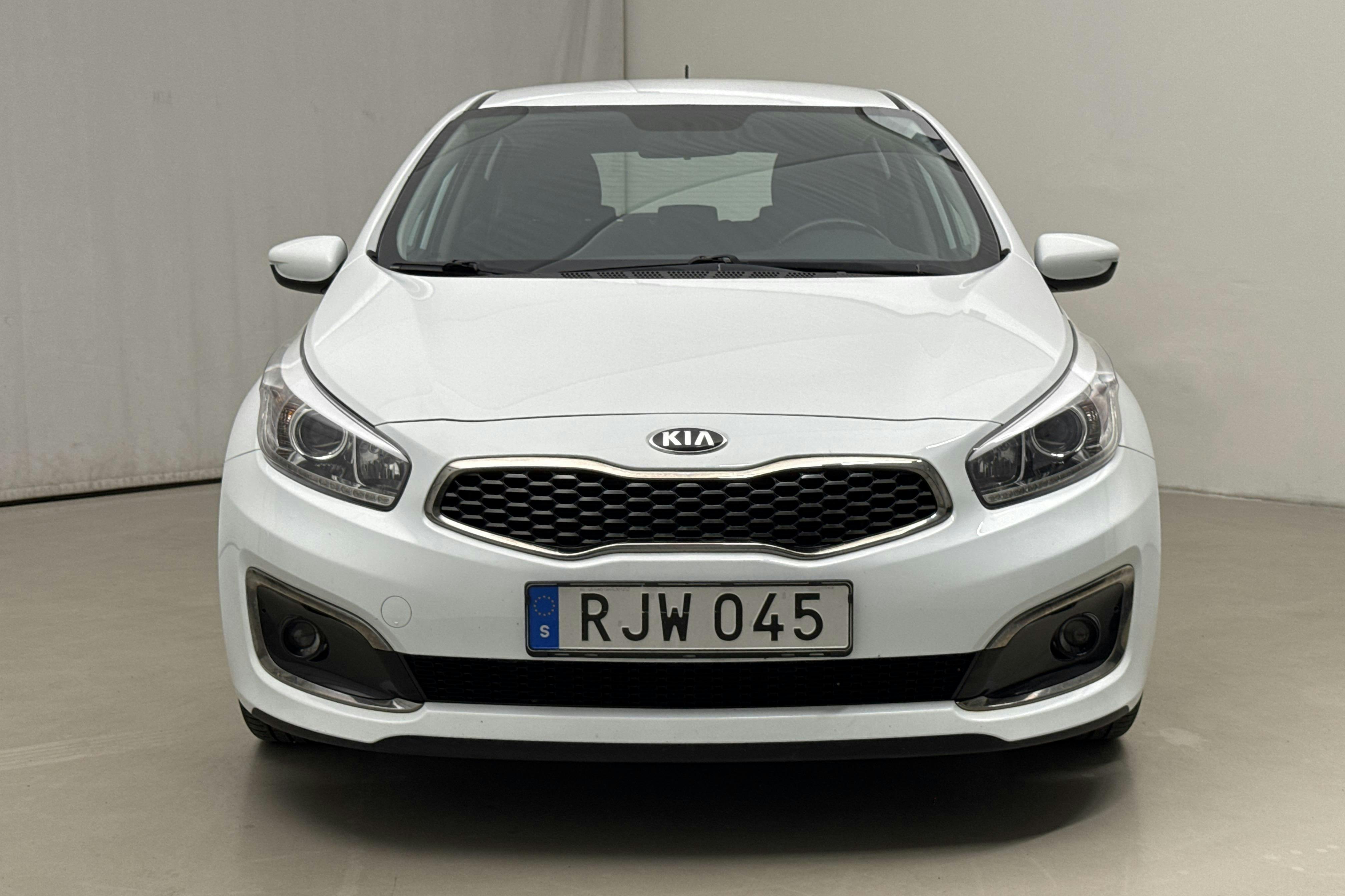 KIA Cee'd 1.4 T-GDi 5dr (100hk) - 9 014 mil - Manuell - vit - 2017