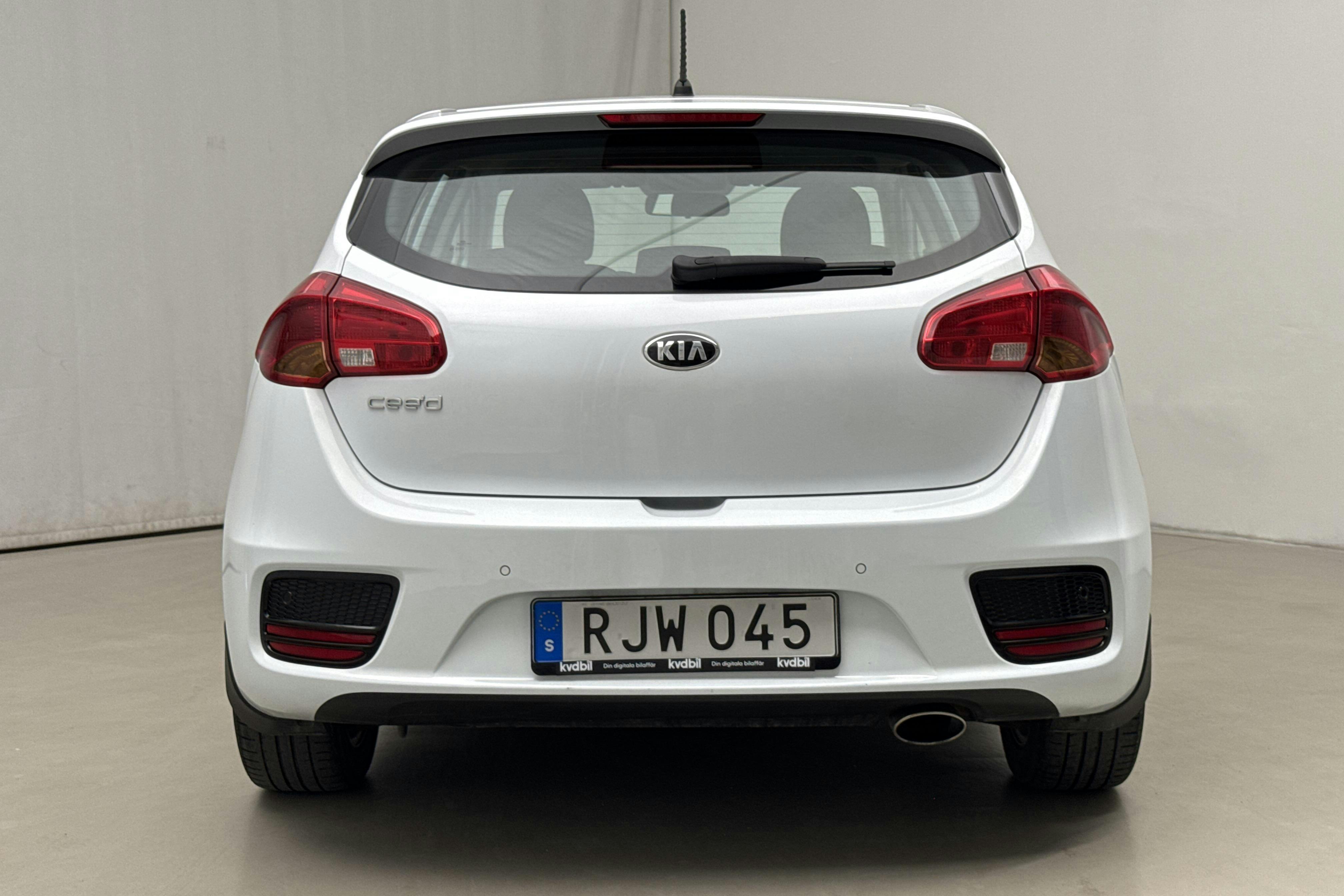 KIA Cee'd 1.4 T-GDi 5dr (100hk) - 9 014 mil - Manuell - vit - 2017