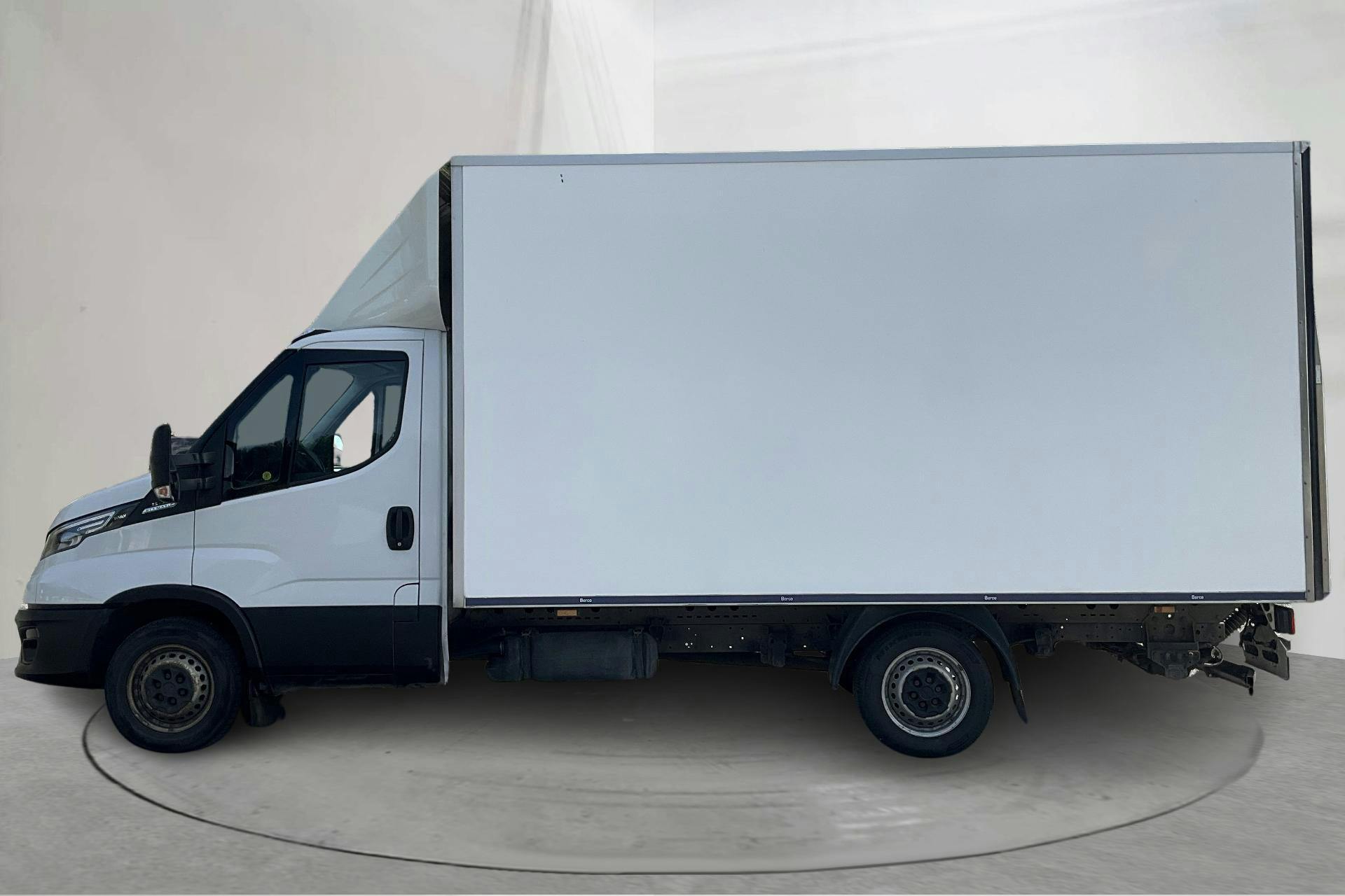 Presentation photo 2 of 13: Iveco Daily 35 2.3 Volymskåp (156hk) - 174 980 km - Automatic - white - 2020