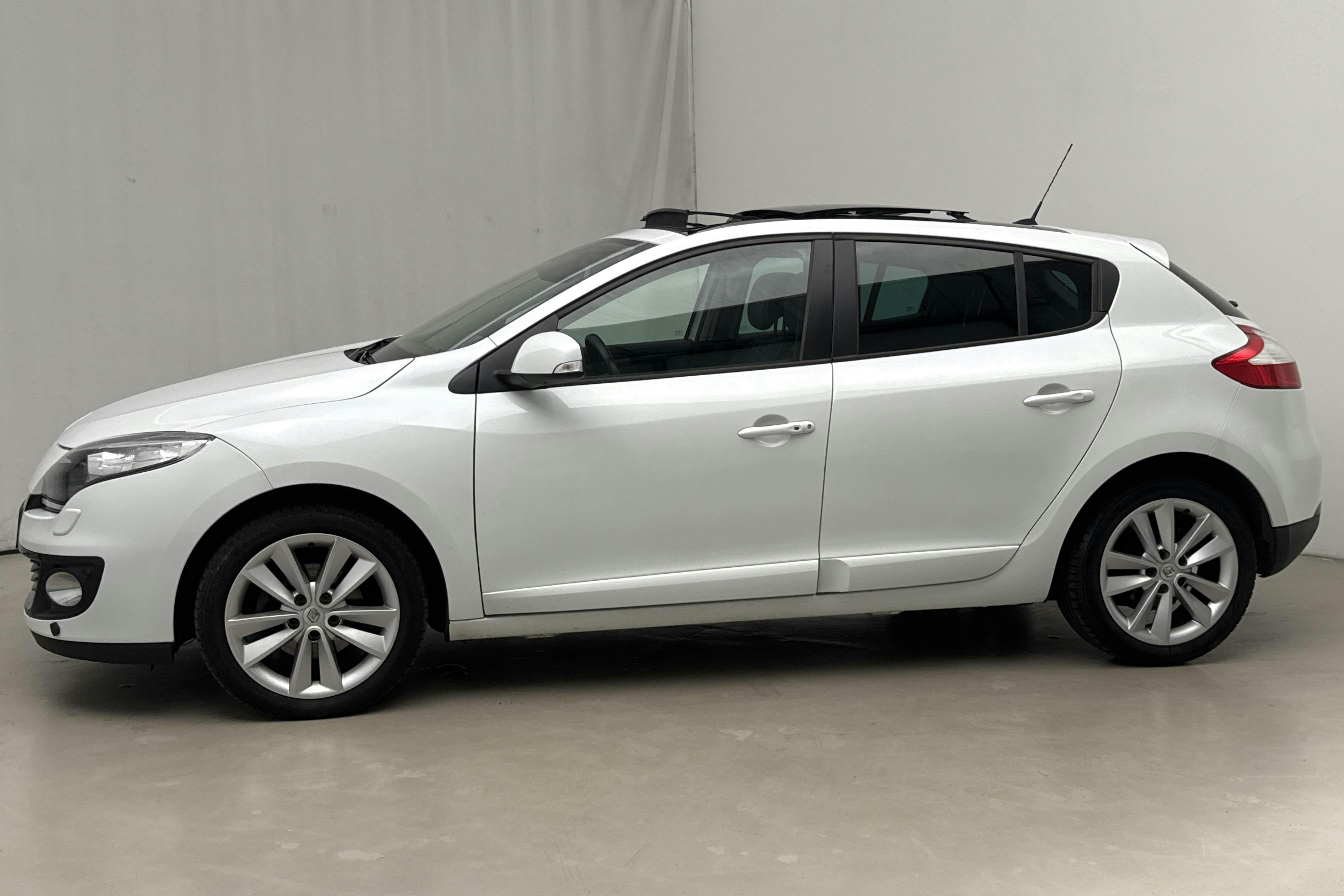 Presentationsfoto 2 av 17: Renault Mégane Phas III 1.2 TCe 5dr (115hk) - 13 871 mil - Manuell - vit - 2013