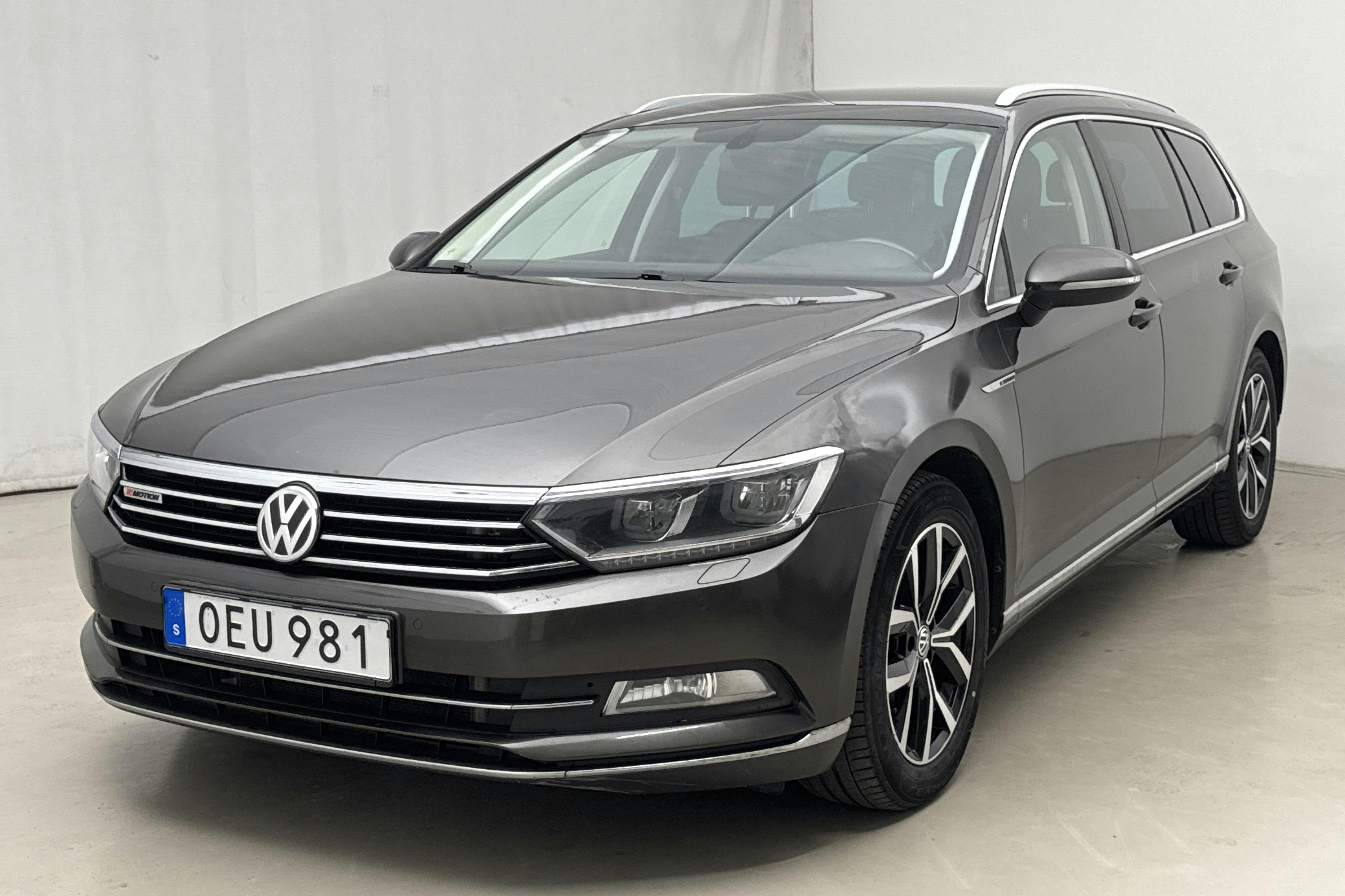 Presentationsfoto 1 av 18: VW Passat 2.0 TDI Sportscombi 4MOTION (190hk) - 20 594 mil - Automat - Dark Brown - 2017