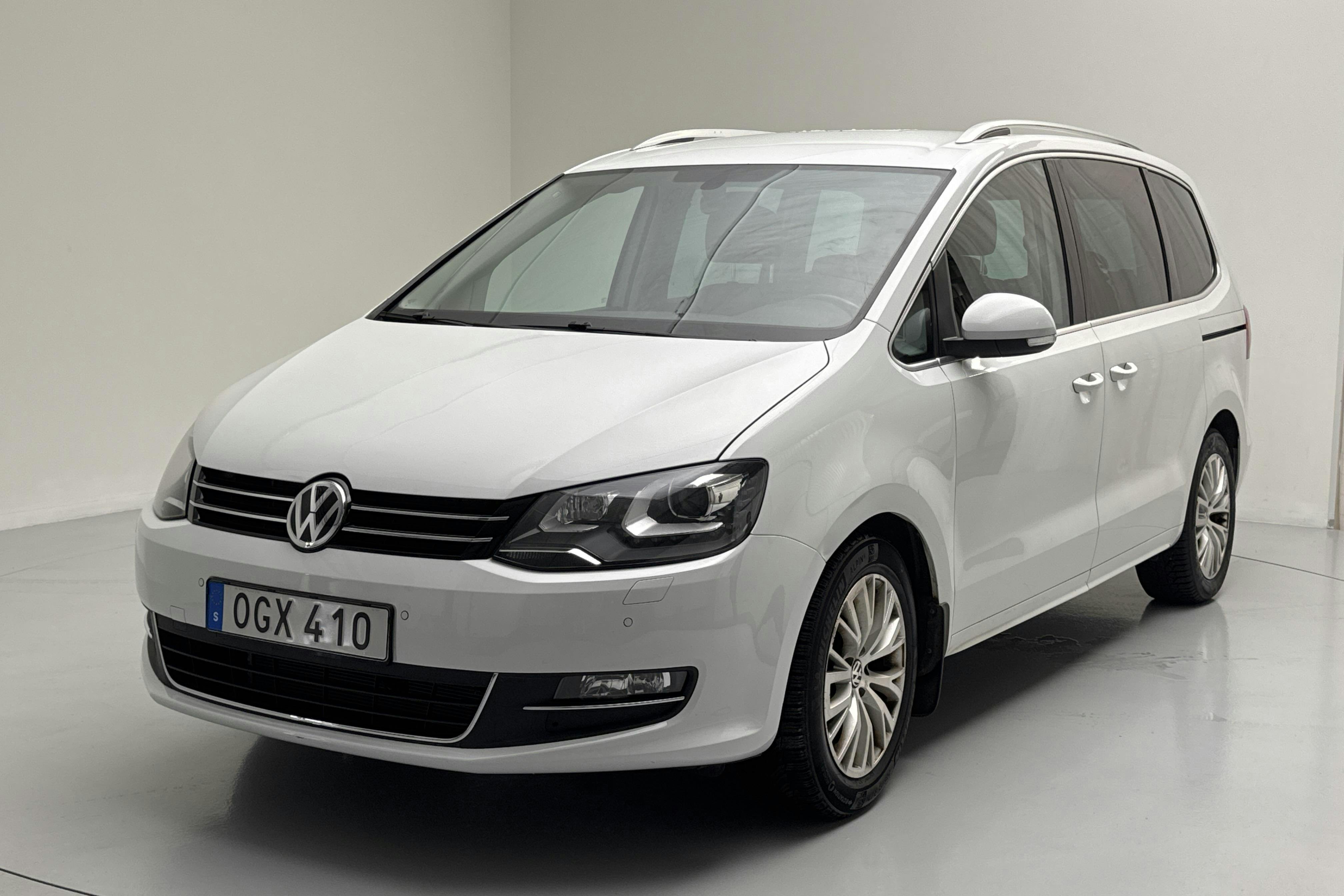 Presentation photo 1 of 16: VW Sharan 2.0 TDI 4Motion (184hk) - 227 010 km - Automatic - white - 2017