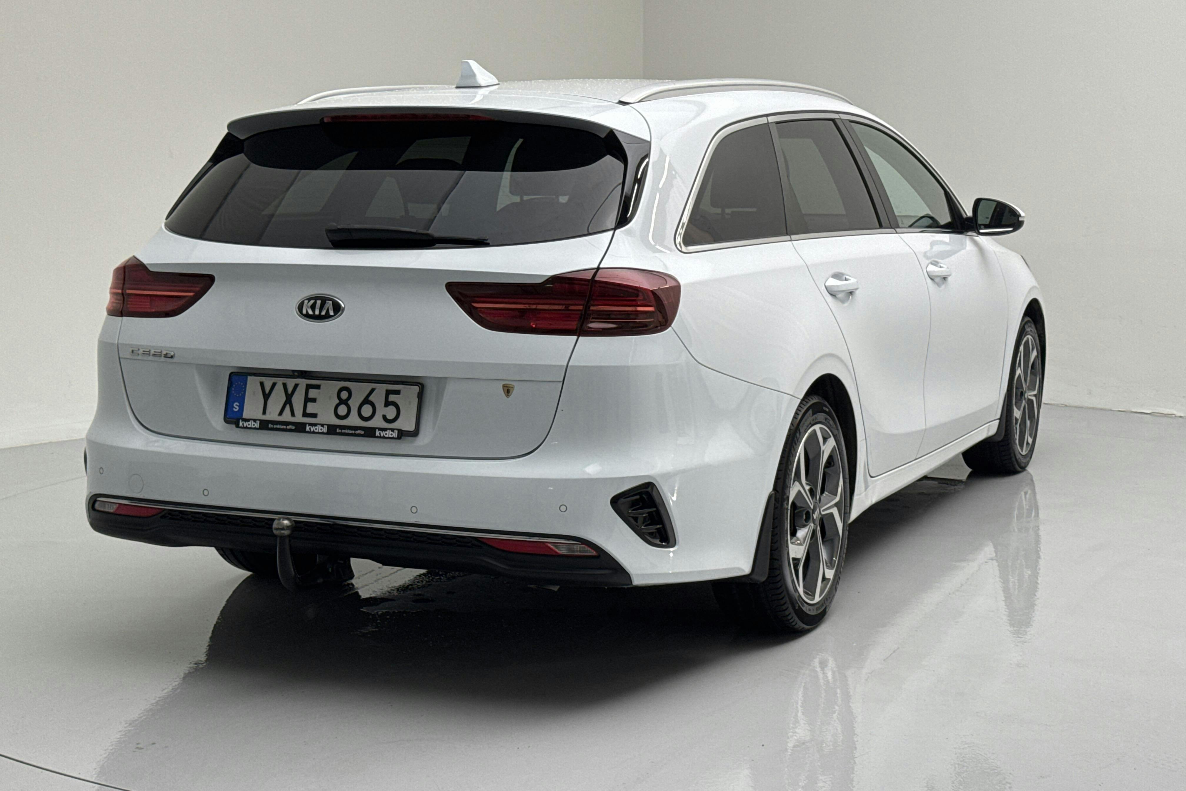 KIA Ceed 1.4 T-GDi SW (140hk) - 7 953 mil - Automat - vit - 2019