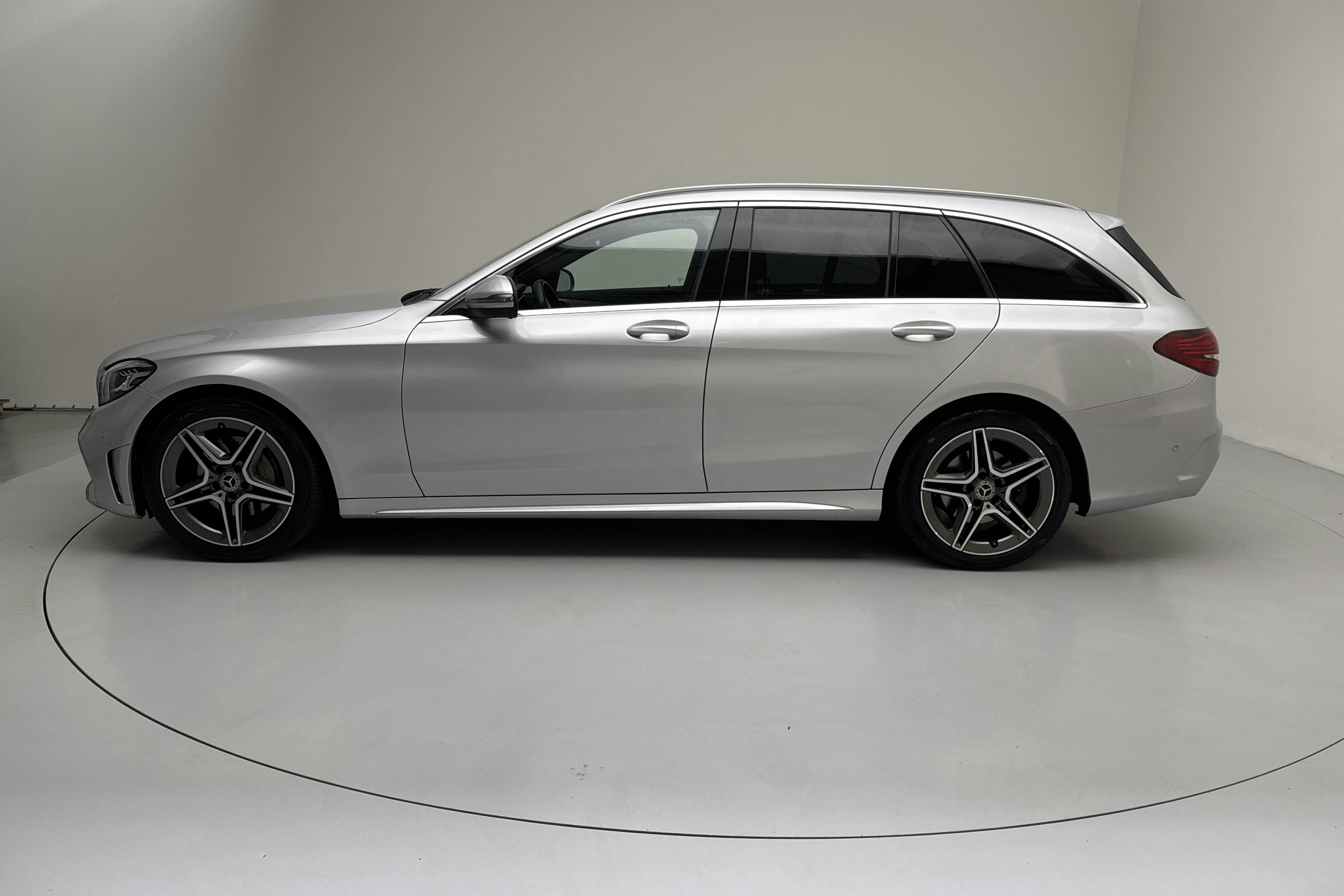 Presentationsfoto 2 av 16: Mercedes C 220 d Kombi S205 (194hk) - 7 471 mil - Automat - silver - 2020