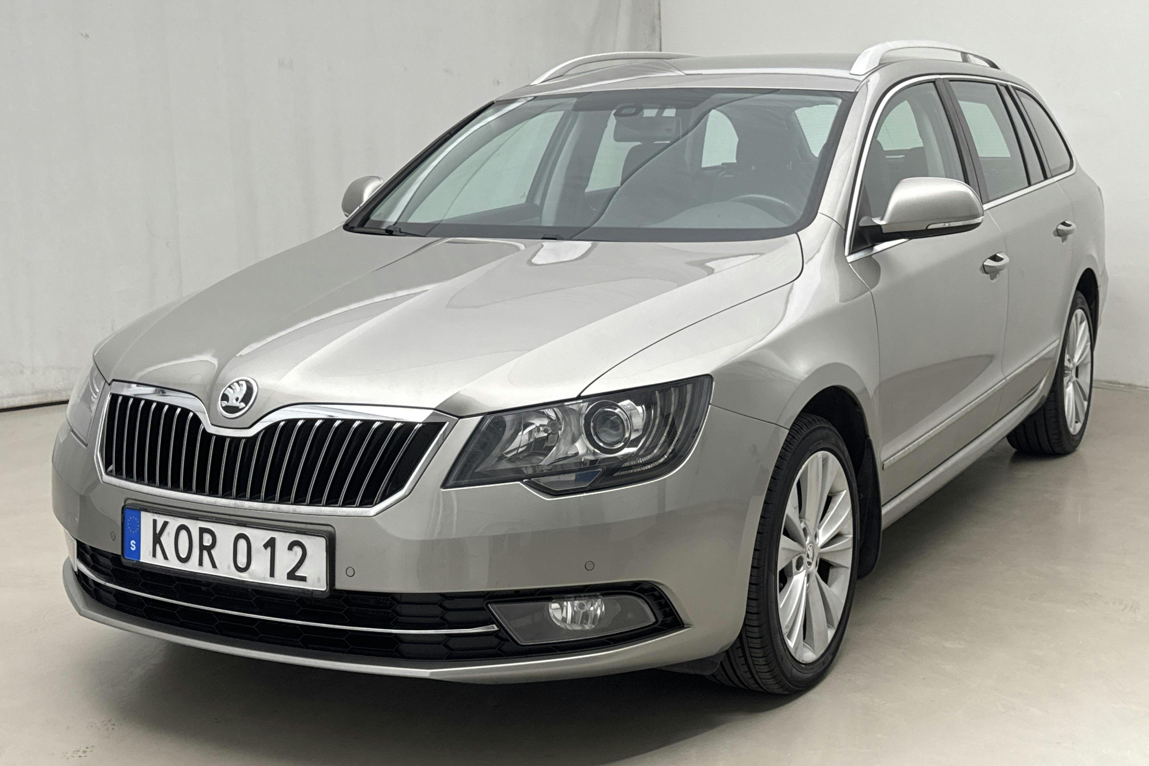 Skoda Superb 2.0 TDI 4x4 Kombi (170hk) - 16 044 mil - Automat - Light Brown - 2015