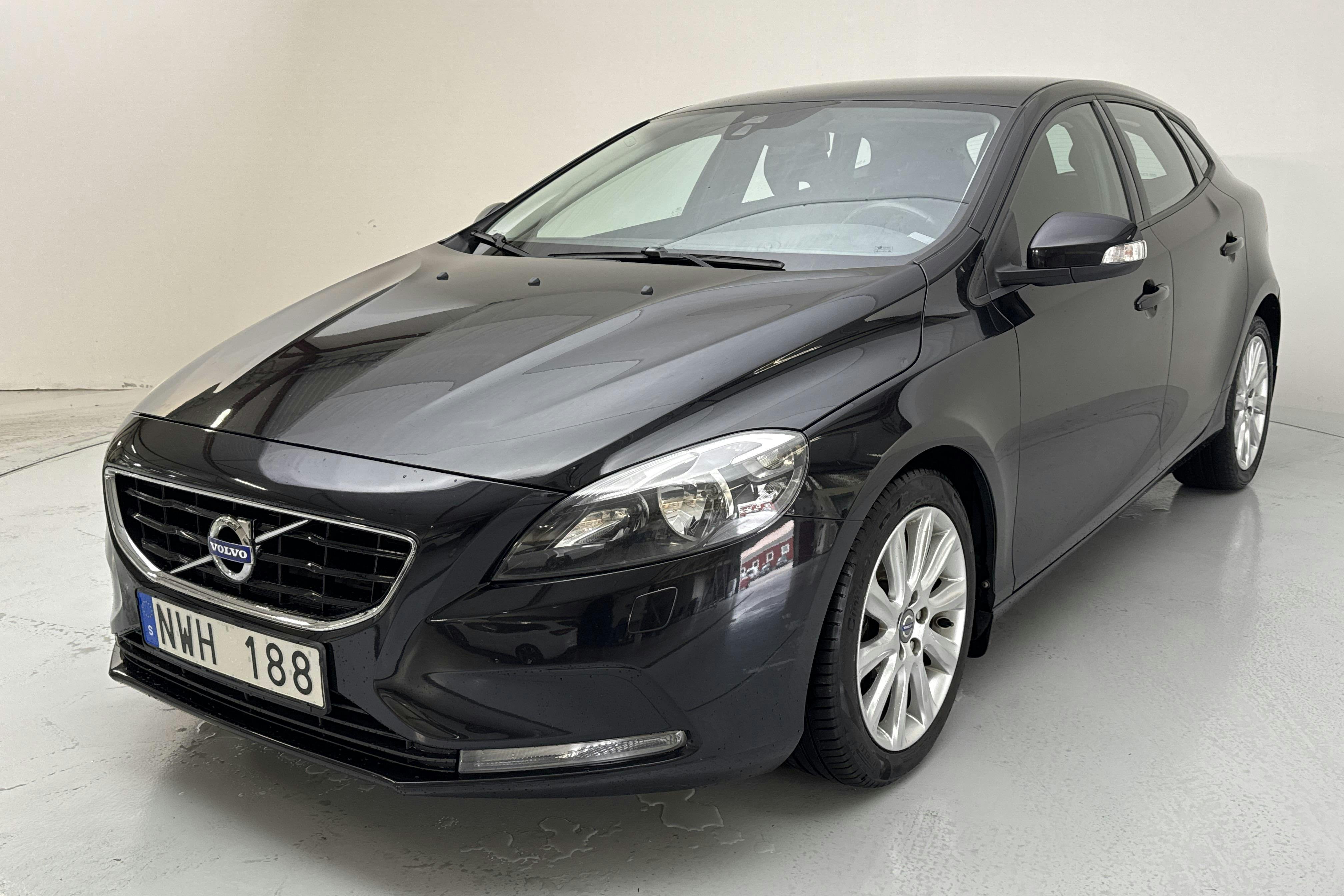 Volvo V40 D2 (115hk) - 12 177 mil - Manuell - svart - 2014