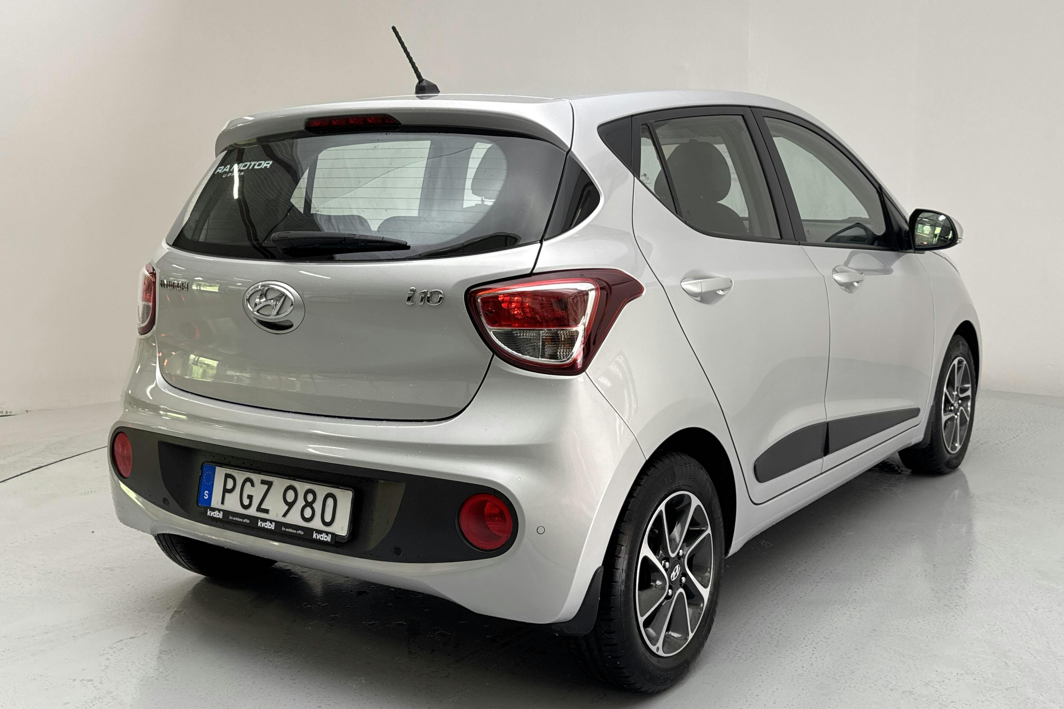 Hyundai i10 1.0 (66hk) - 6 233 mil - Manuell - silver - 2017