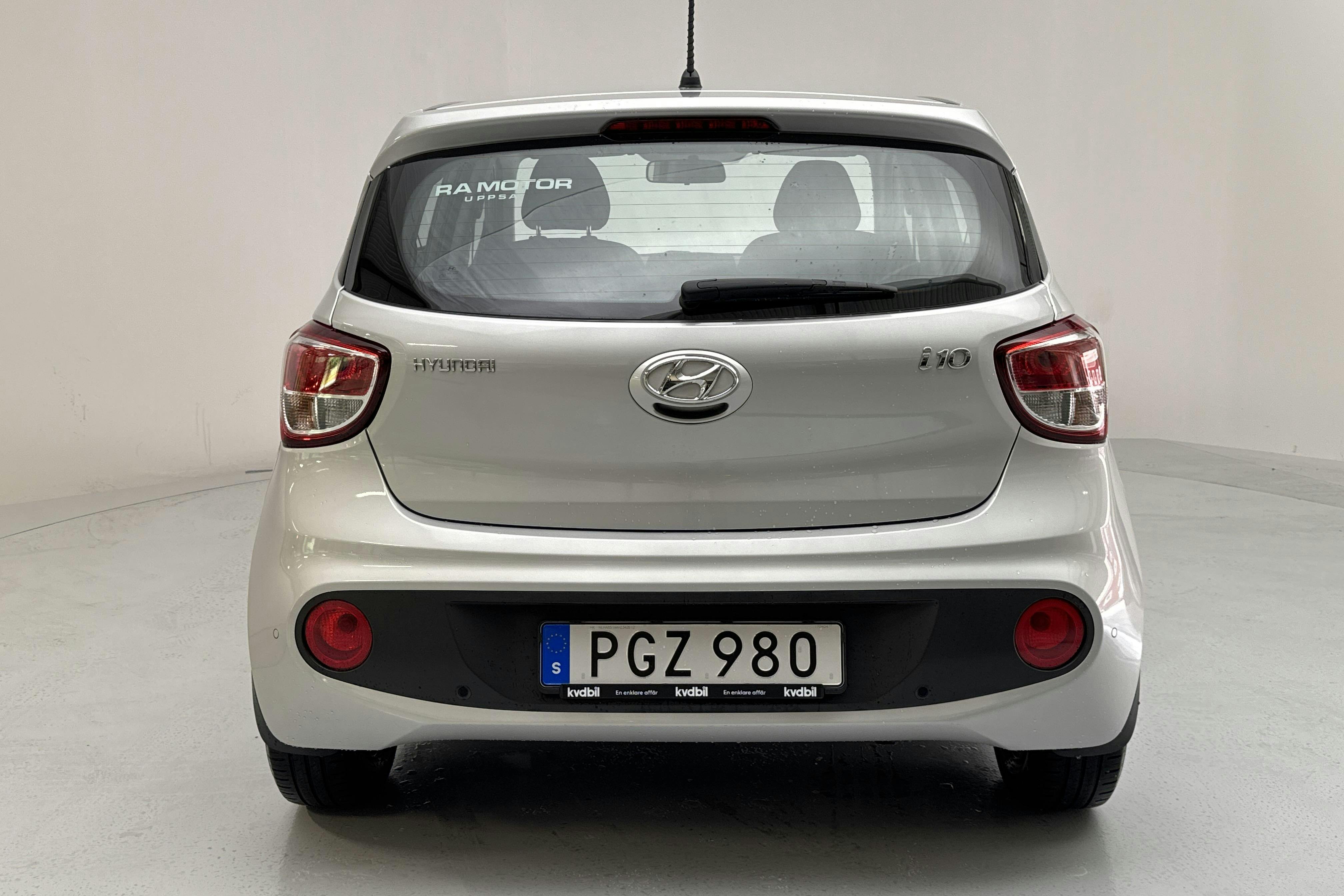 Hyundai i10 1.0 (66hk) - 6 233 mil - Manuell - silver - 2017