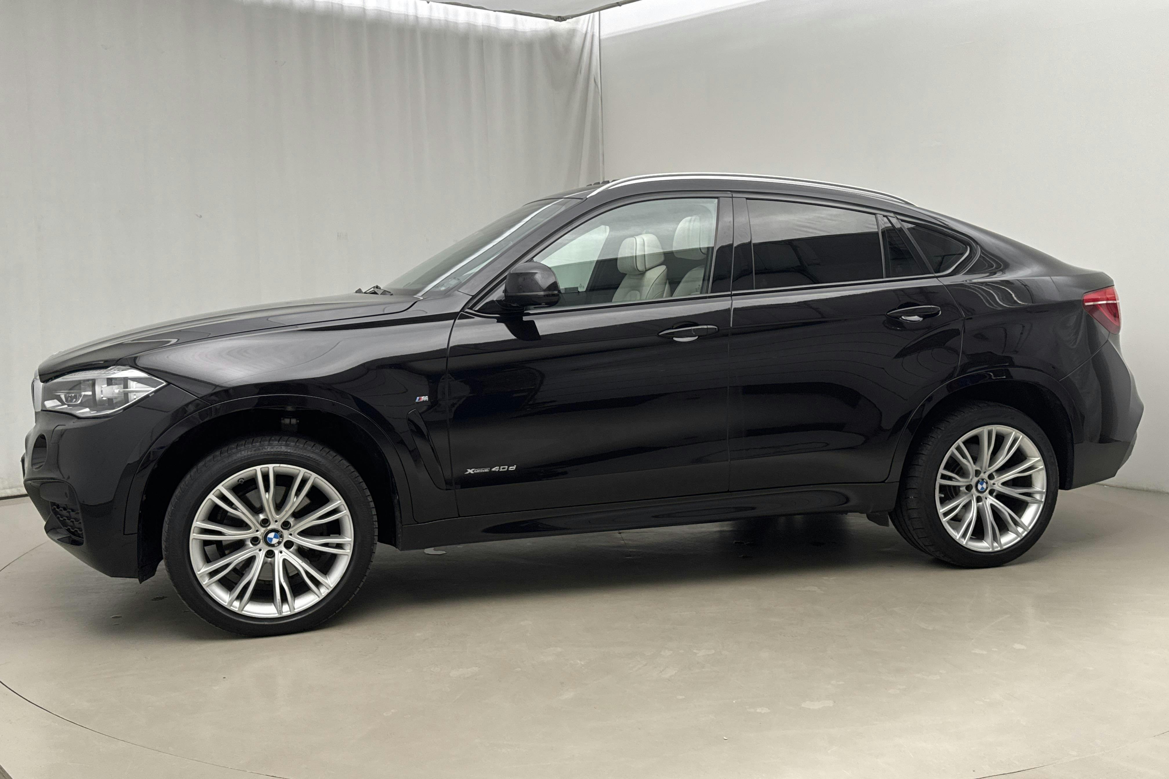 Presentation photo 2 of 24: BMW X6 xDrive 40d, F16 (313hk) - 156 510 km - Automatic - black - 2015