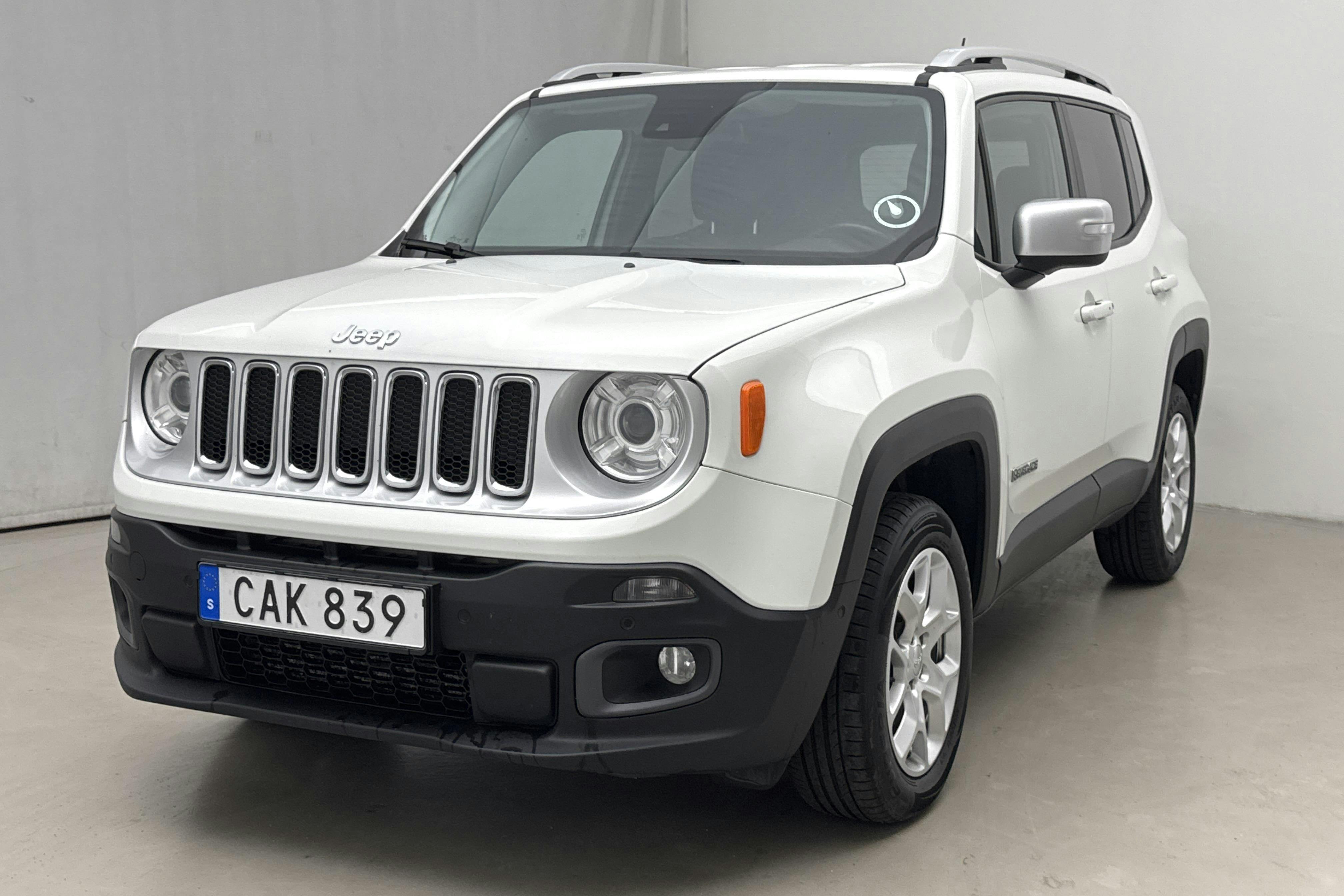 Jeep Renegade 2.0 MultiJet 4WD (140hk) - 181 990 km - Automatic - white - 2016