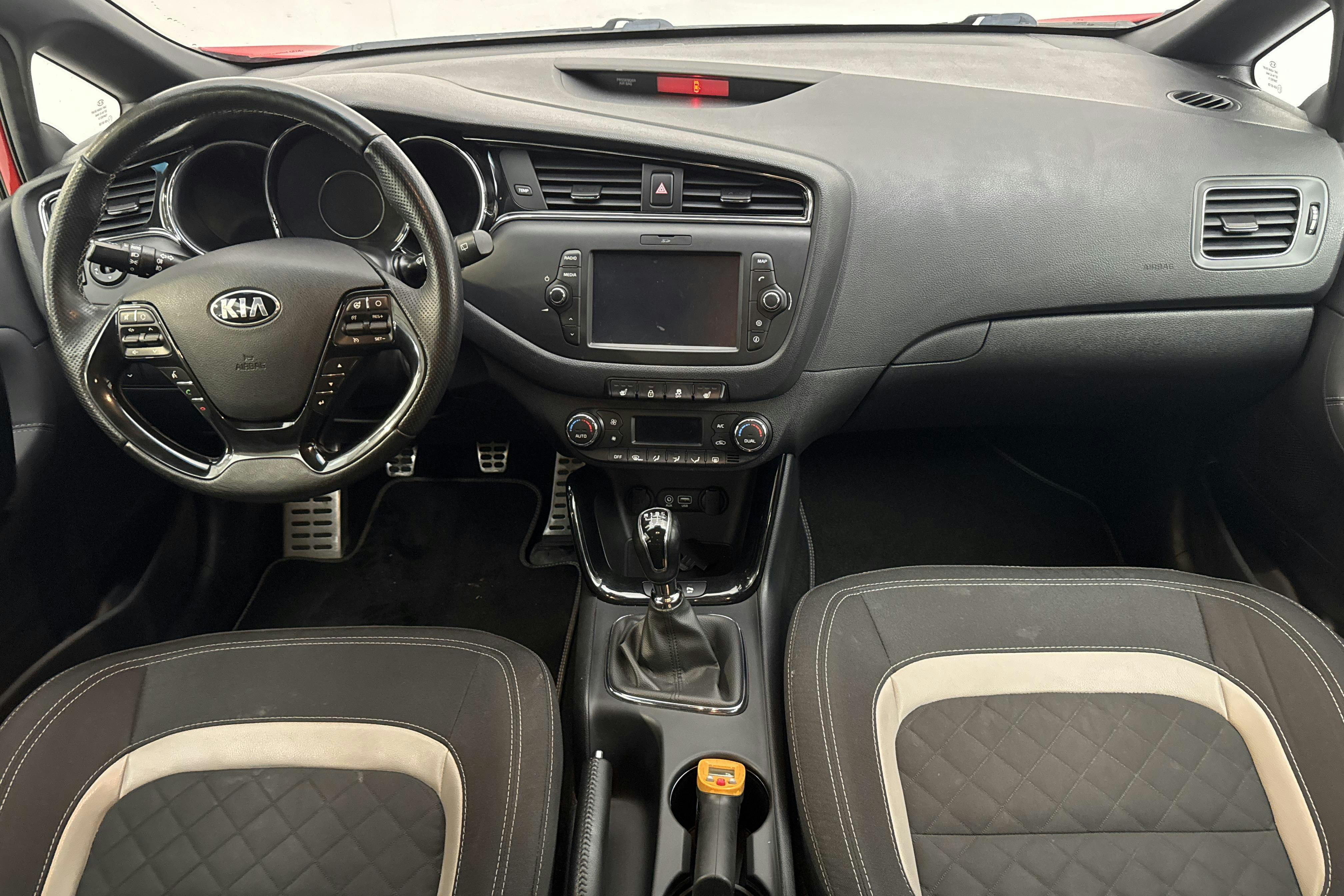 KIA Cee'd 1.6 SW (135hk) - 7 895 mil - Manuell - röd - 2018