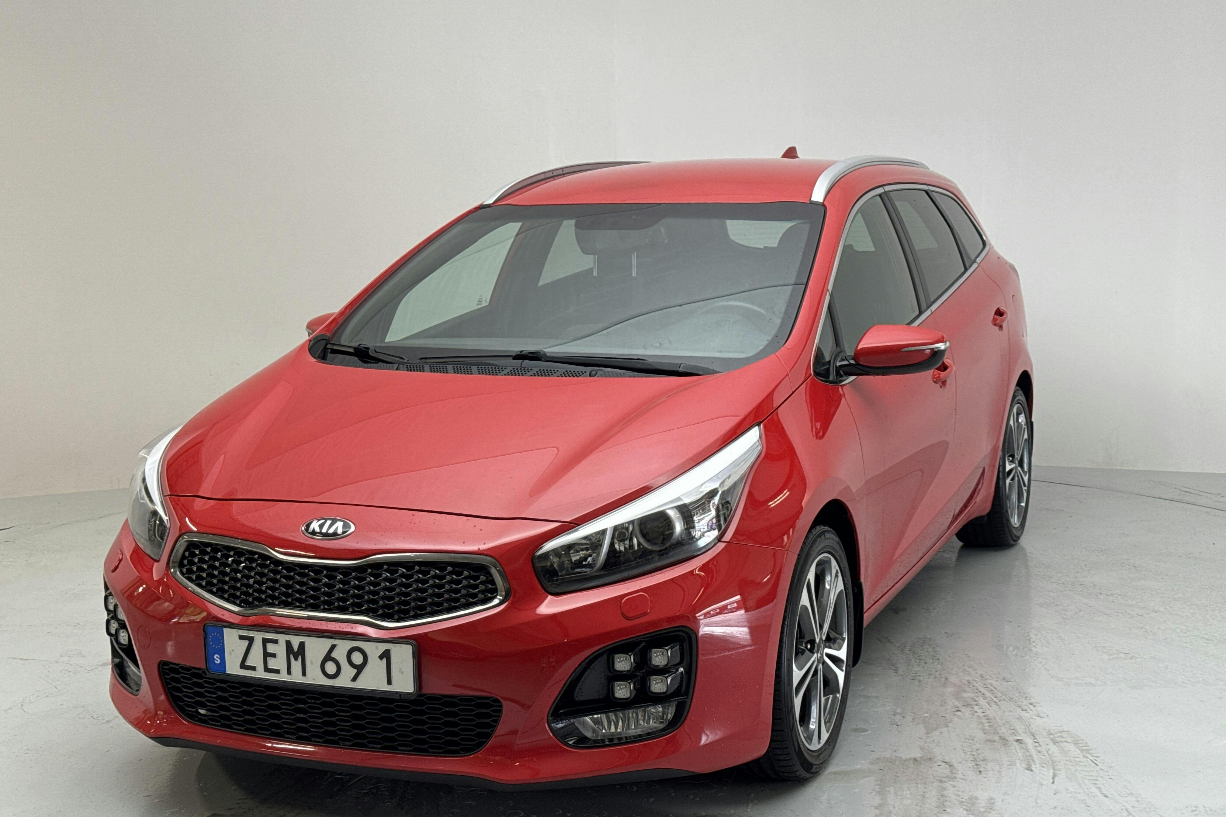 KIA Cee'd 1.6 SW (135hk) - 7 895 mil - Manuell - röd - 2018