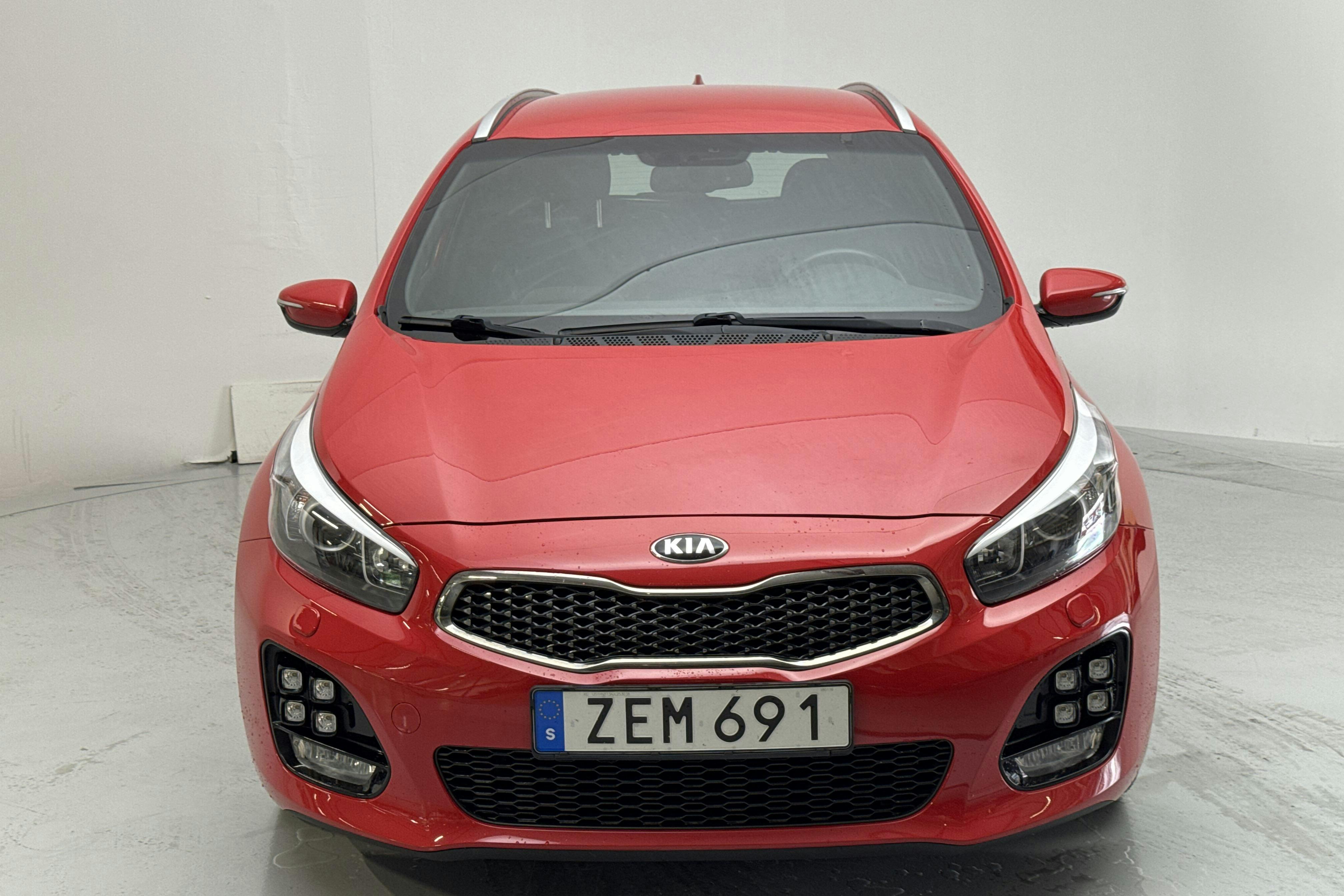 KIA Cee'd 1.6 SW (135hk) - 7 895 mil - Manuell - röd - 2018