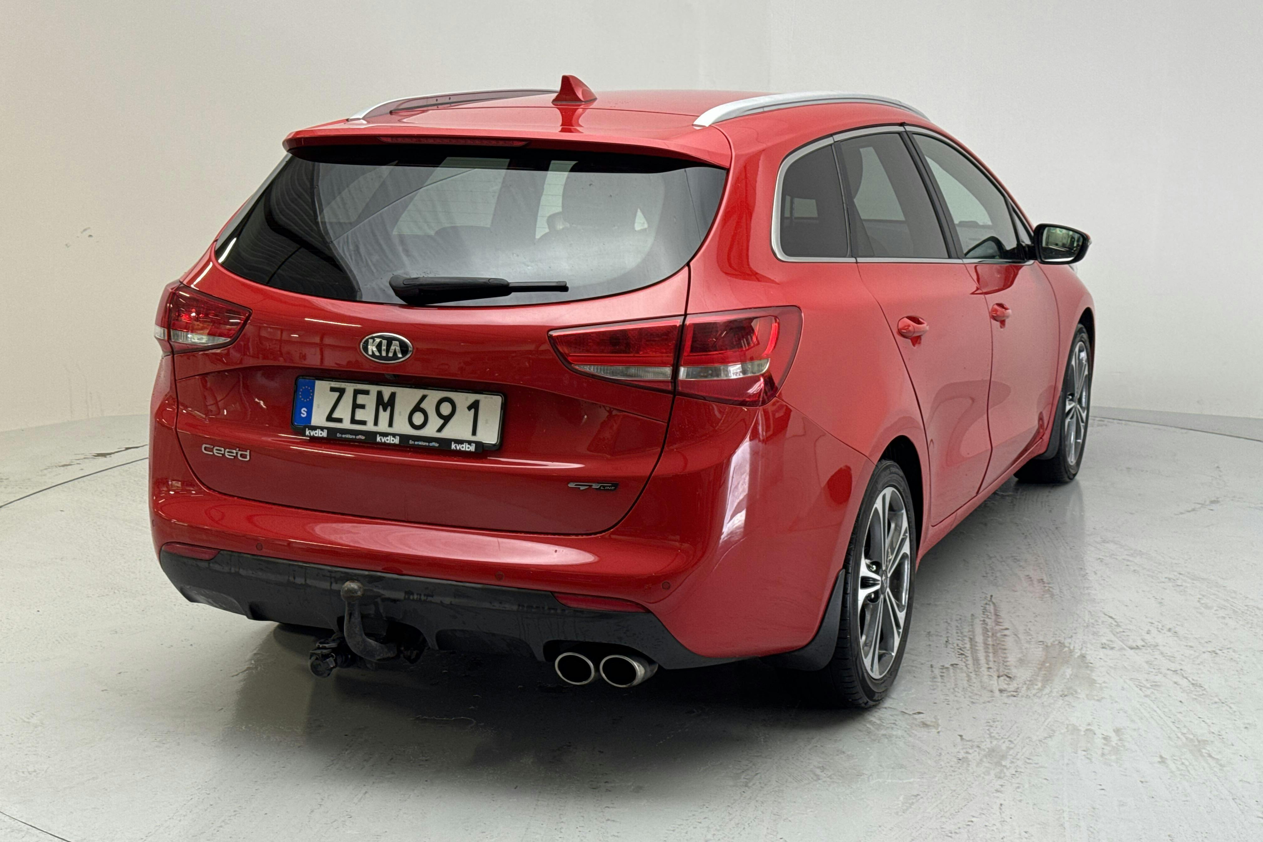 KIA Cee'd 1.6 SW (135hk) - 7 895 mil - Manuell - röd - 2018