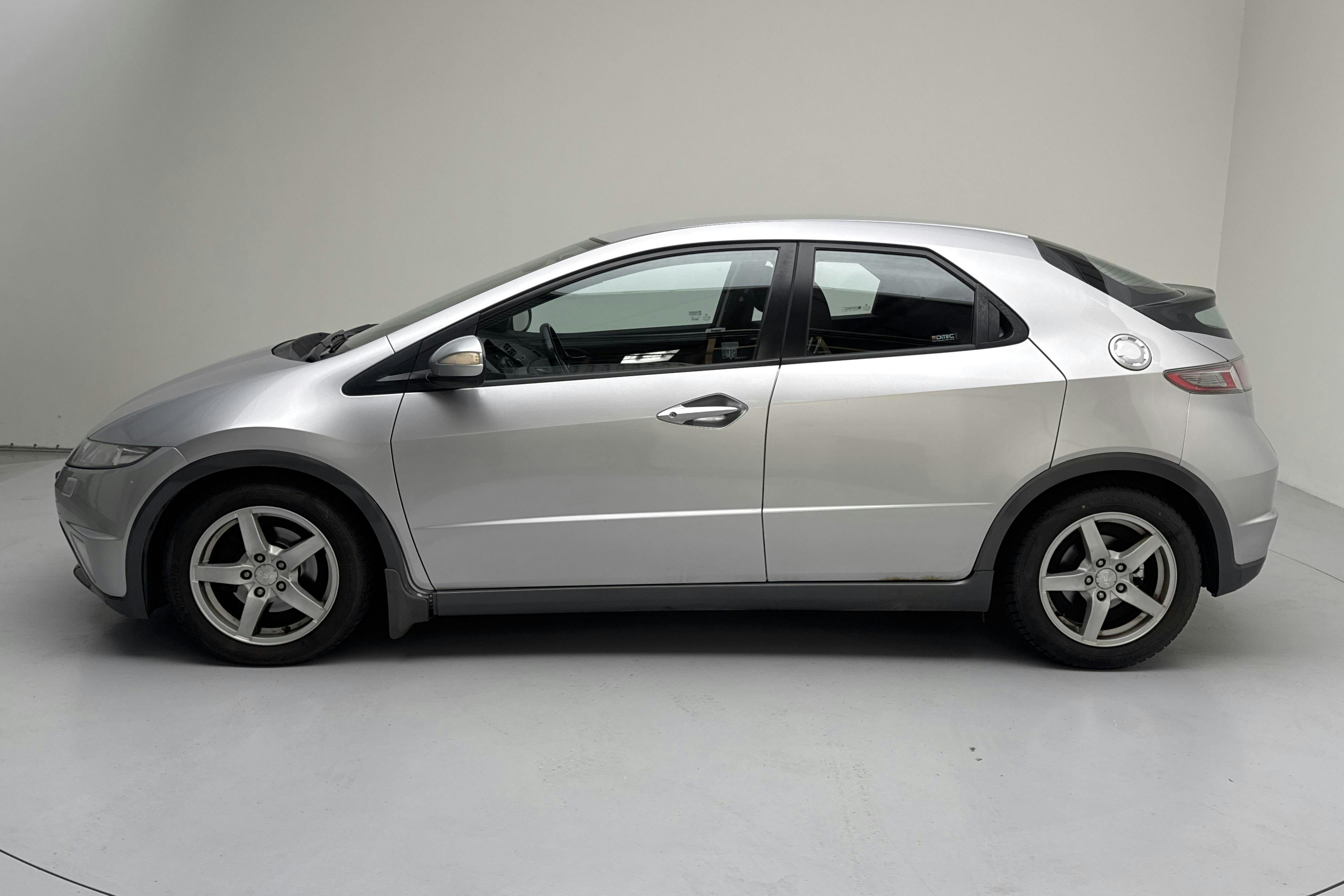 Presentation photo 2 of 12: Honda Civic 1.8 5dr (140hk) - 149 670 km - Automatic - silver - 2009
