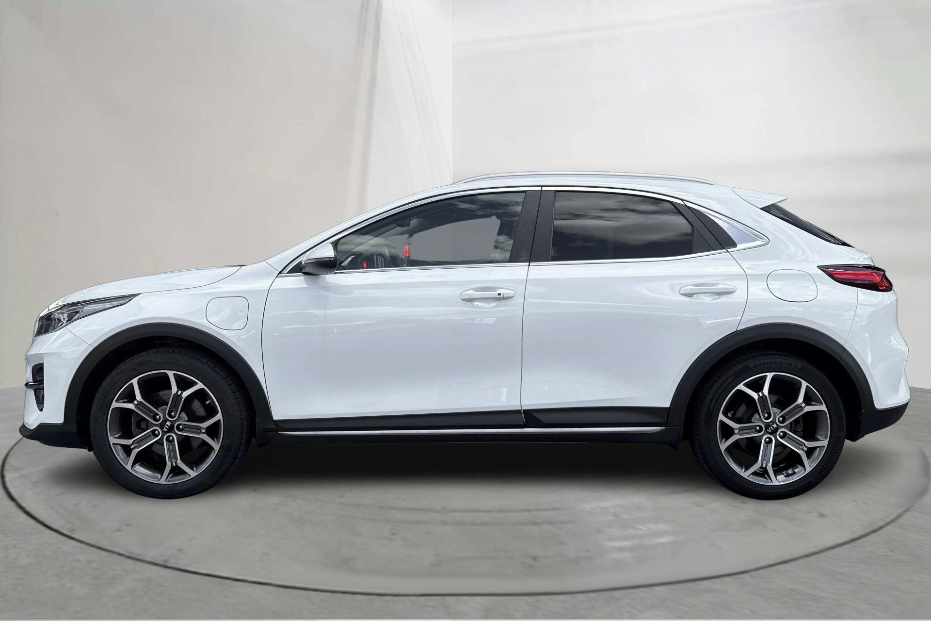 Presentation photo 2 of 16: KIA XCeed 1.6 Plug-in Hybrid 5dr (141hk) - 80 280 km - Automatic - white - 2021