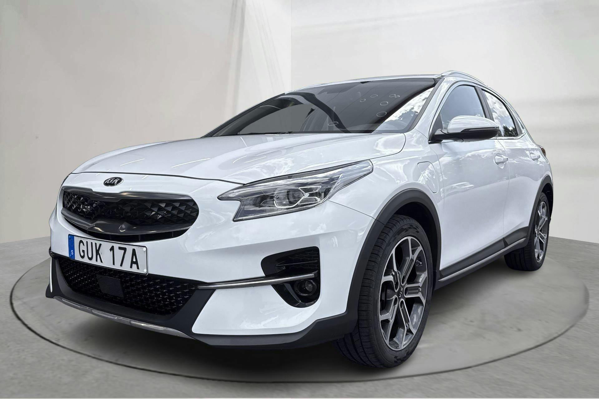 Presentation photo 1 of 16: KIA XCeed 1.6 Plug-in Hybrid 5dr (141hk) - 80 280 km - Automatic - white - 2021