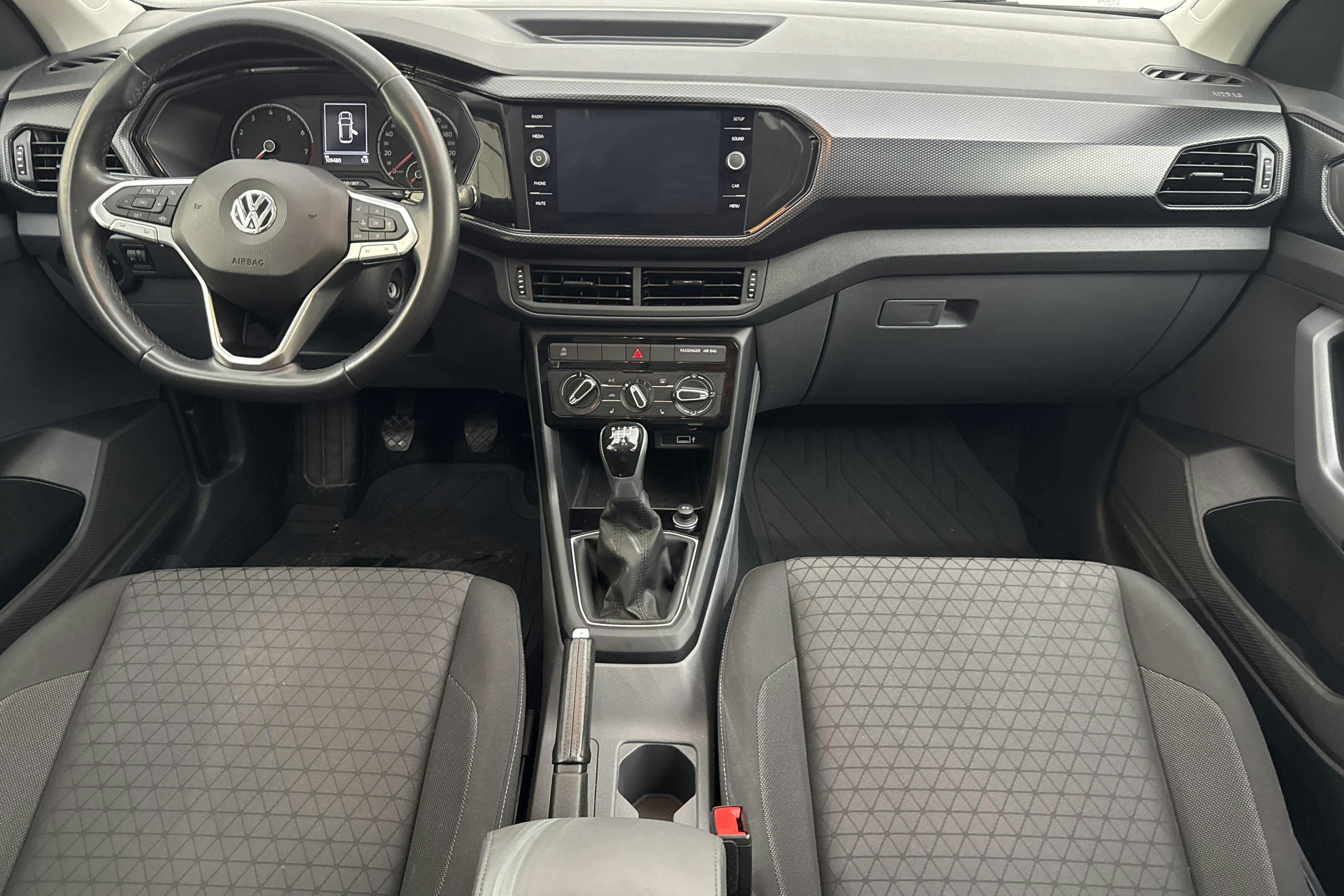 VW T-Cross 1.0 TSI (95hk) - 10 948 mil - Manuell - svart - 2019