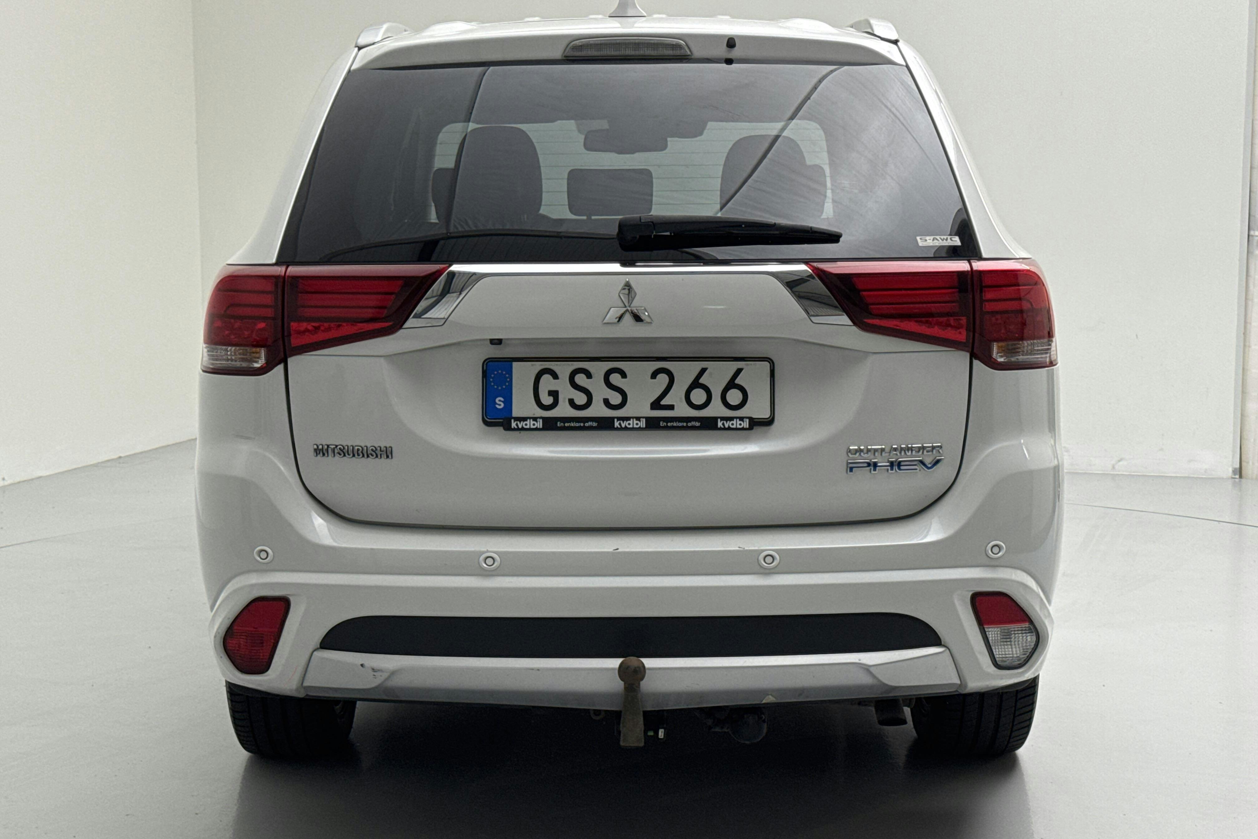 Mitsubishi Outlander 2.0 Plug-in Hybrid 4WD (121hk) - 9 587 mil - Automat - vit - 2018