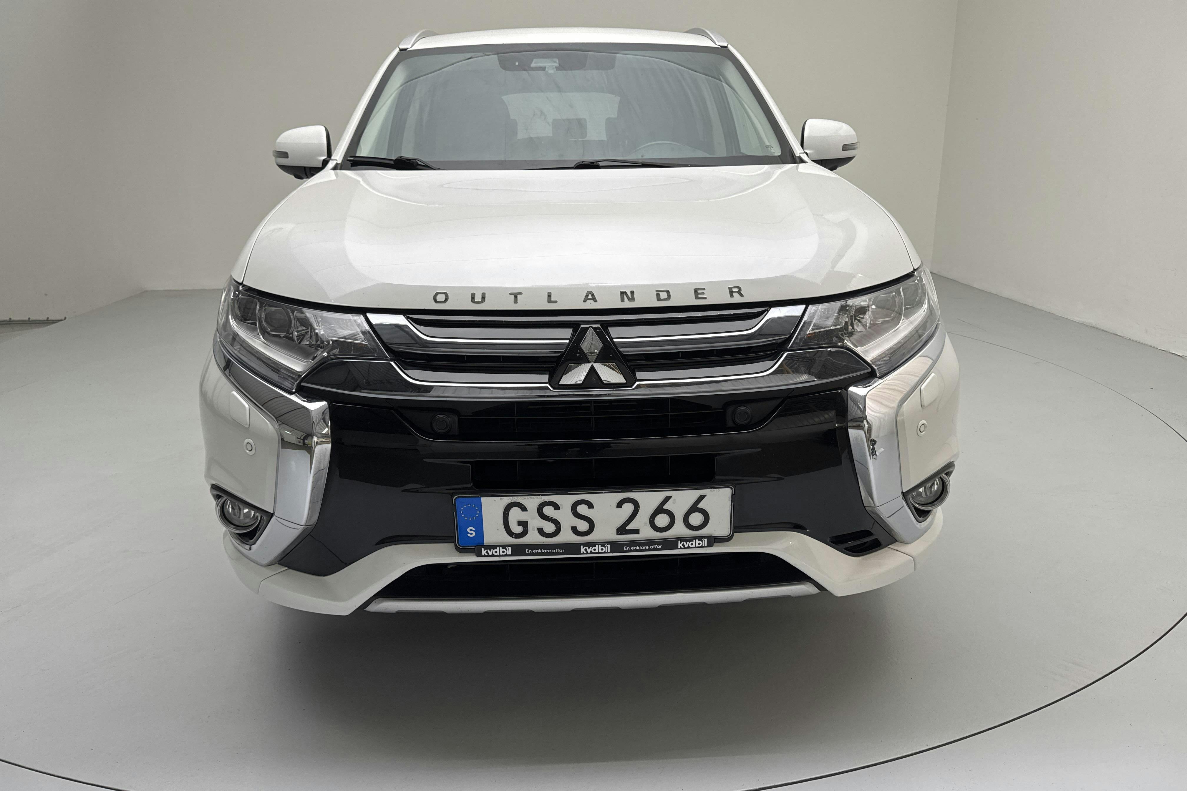 Mitsubishi Outlander 2.0 Plug-in Hybrid 4WD (121hk) - 9 587 mil - Automat - vit - 2018
