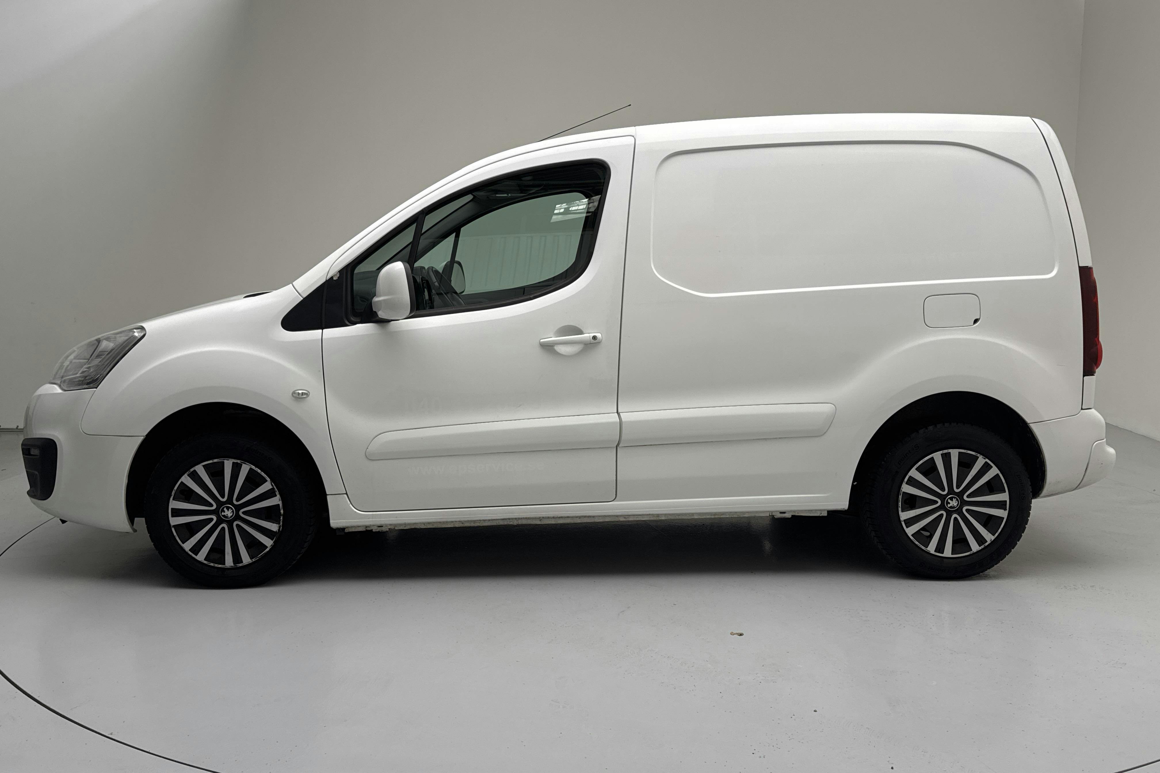 Presentation photo 2 of 10: Peugeot Partner 1.6 BlueHDI Skåp (100hk) - 119 300 km - Manual - white - 2016