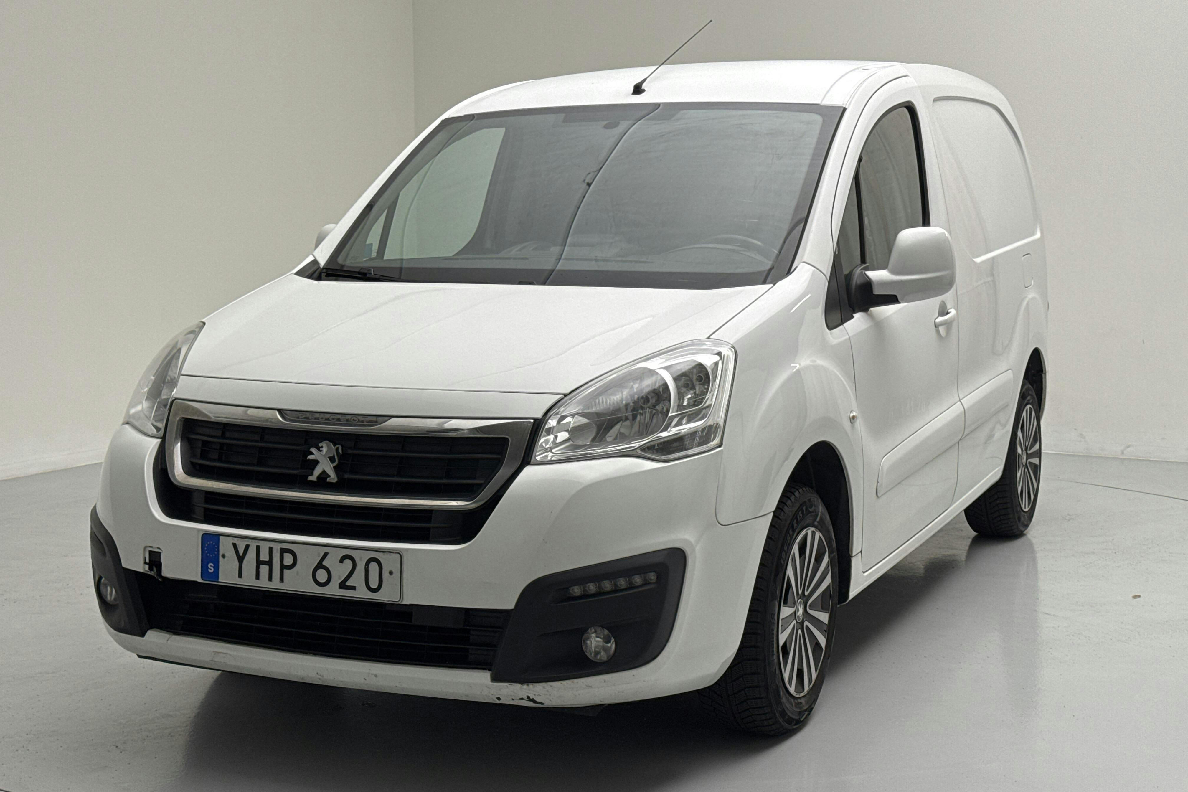 Presentation photo 1 of 10: Peugeot Partner 1.6 BlueHDI Skåp (100hk) - 119 300 km - Manual - white - 2016