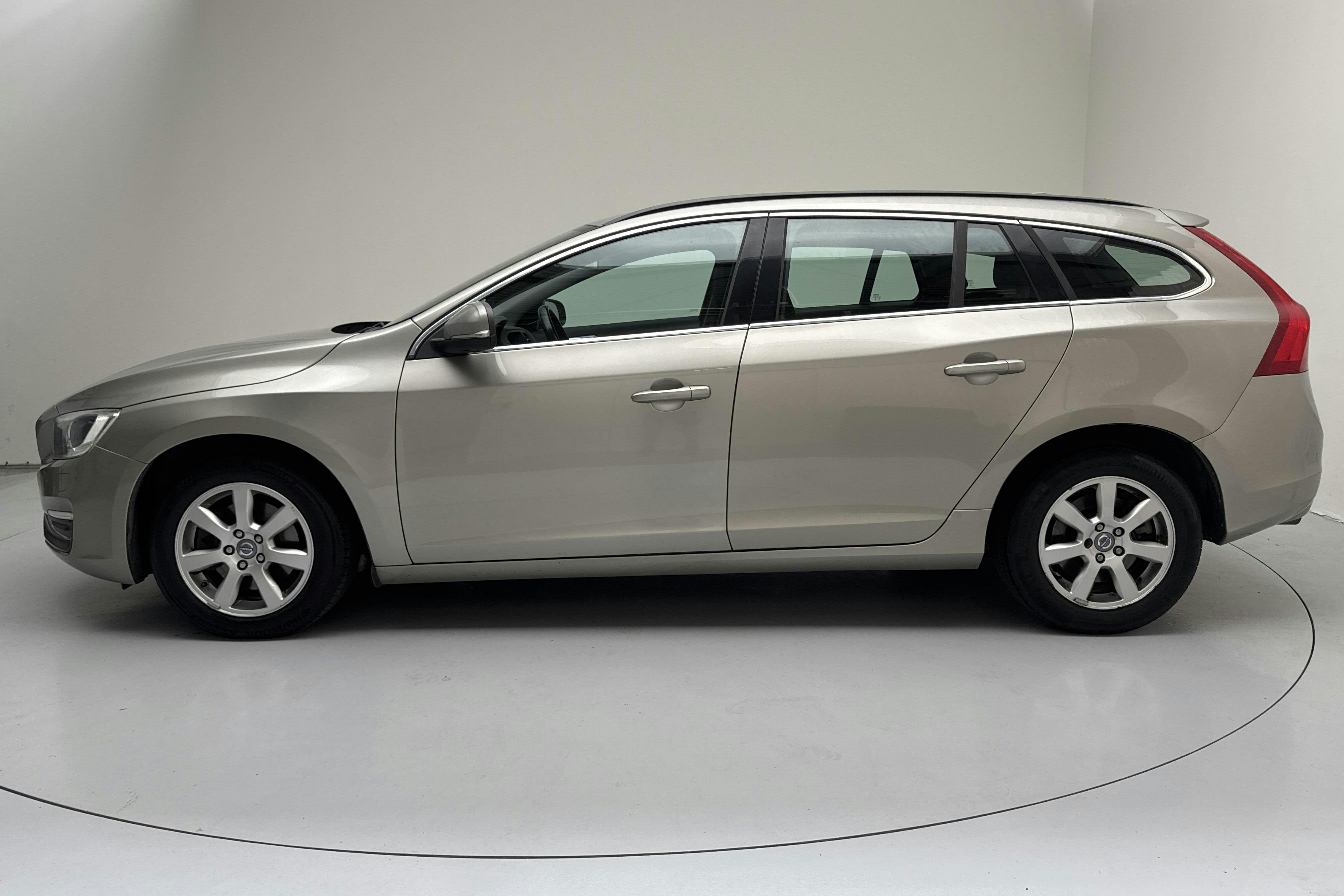 Presentationsfoto 2 av 12: Volvo V60 D2 (115hk) - 18 393 mil - Manuell - Light Brown - 2014