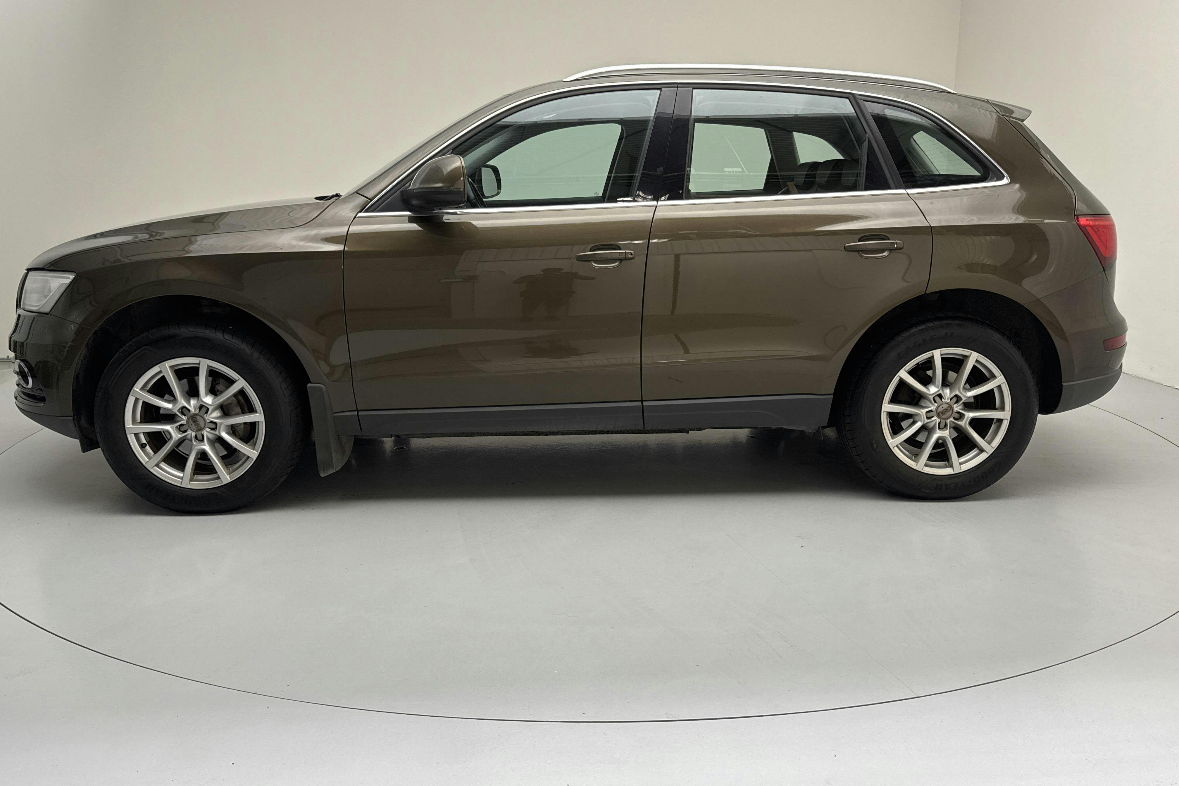 Presentation photo 2 of 12: Audi Q5 2.0 TDI quattro (143hk) - 233 310 km - Manual - brown - 2013