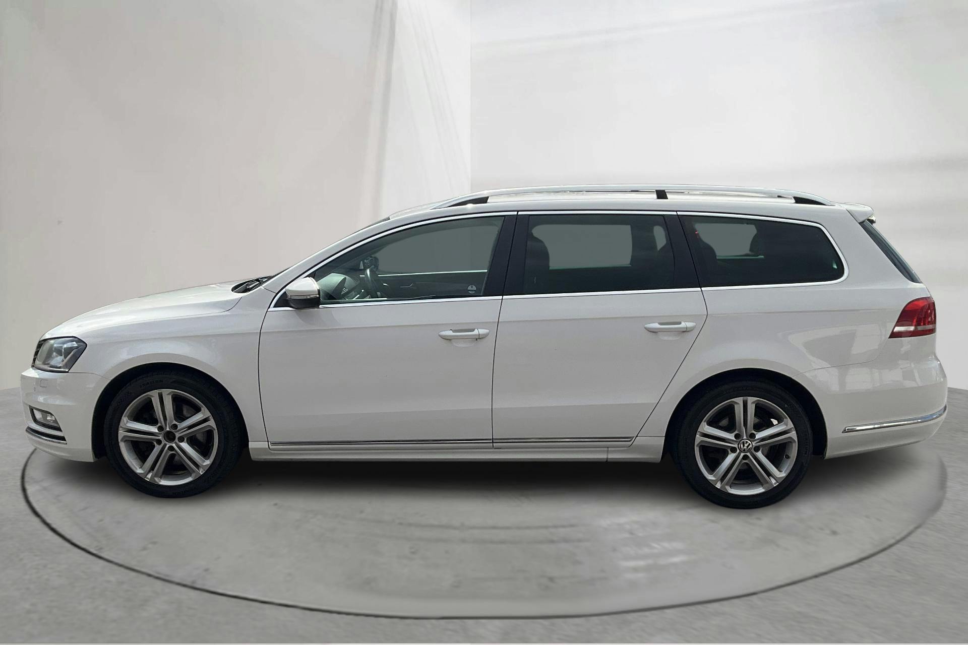 Presentation photo 2 of 14: VW Passat 2.0 TDI BlueMotion Technology Variant 4Motion (177hk) - 187 640 km - Automatic - white - 2014