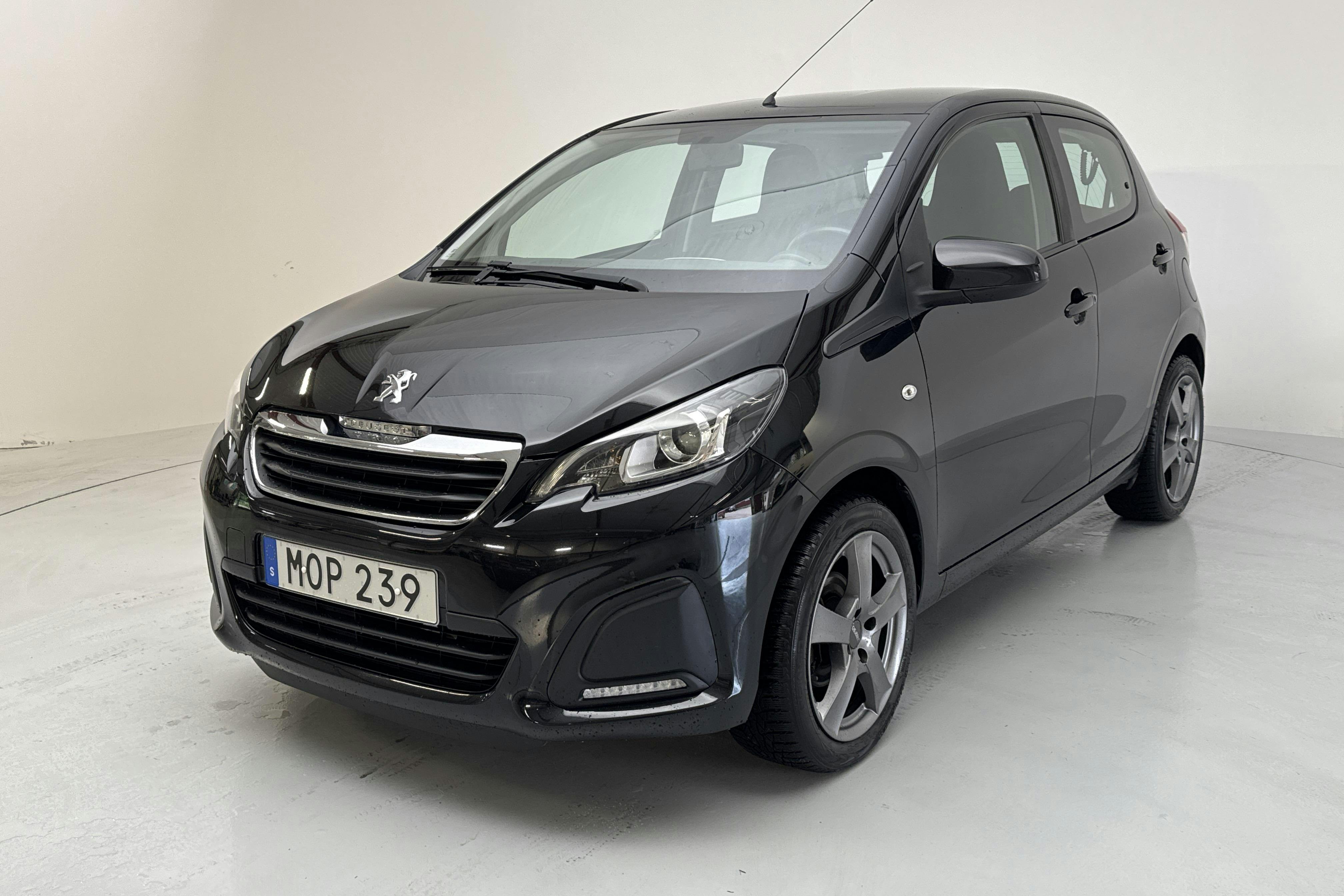 Presentationsfoto 1 av 12: Peugeot 108 PureTech 5dr (68hk) - 11 703 mil - Manuell - svart - 2014
