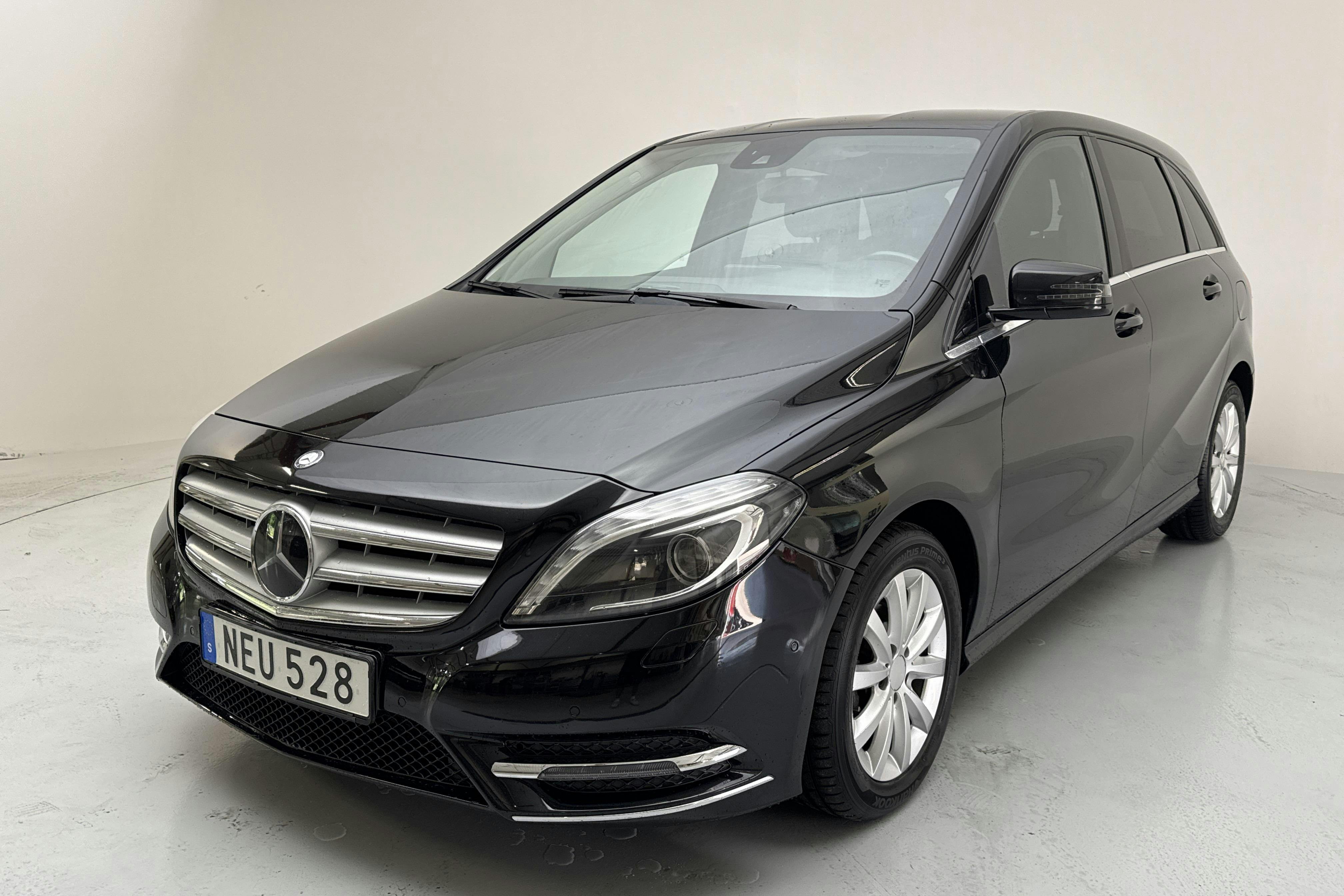 Presentation photo 1 of 12: Mercedes B 180 CDI W246 (109hk) - 168 510 km - Manual - black - 2013