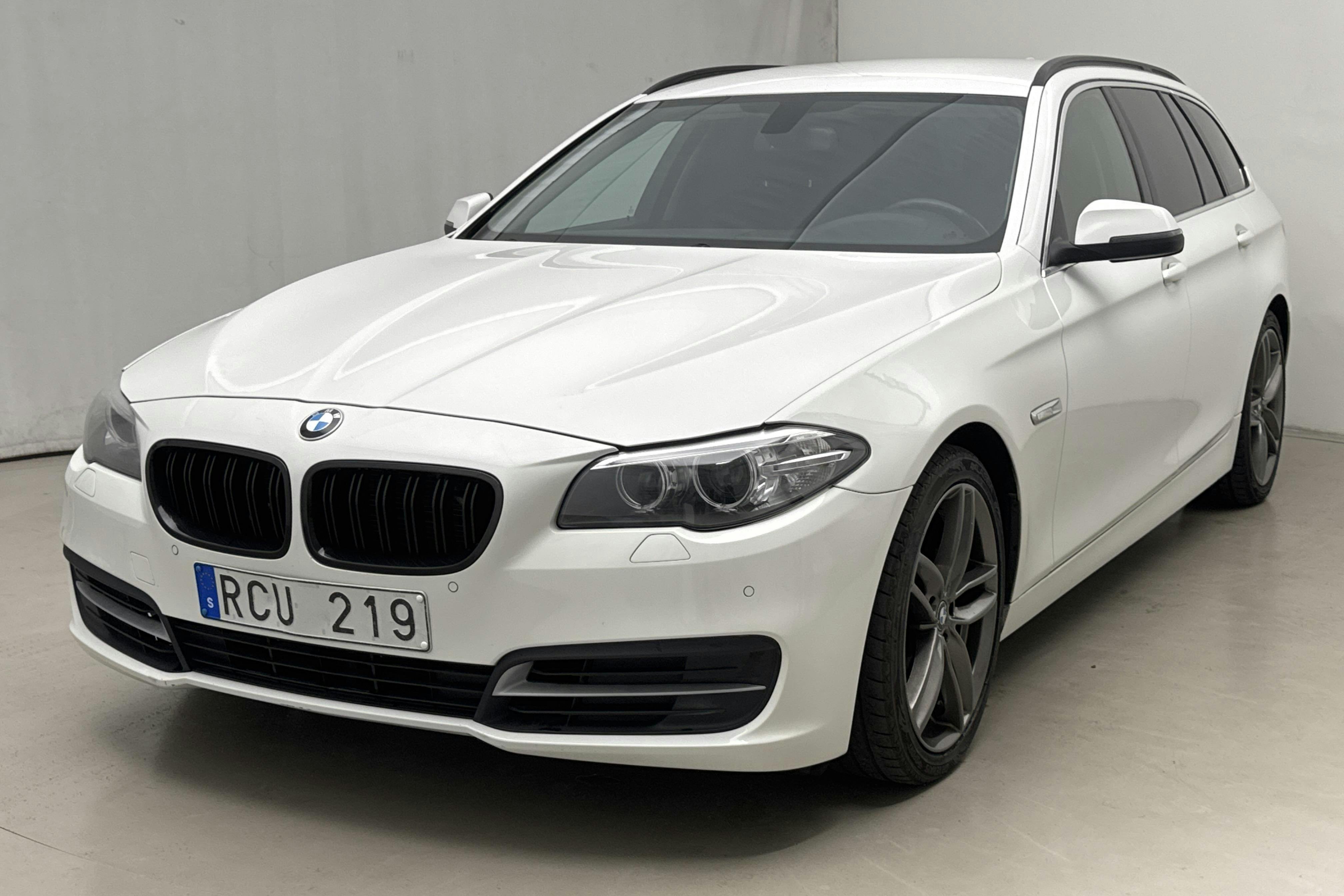 BMW 520d Touring, F11 (184hk) - 27 286 mil - Automat - vit - 2014