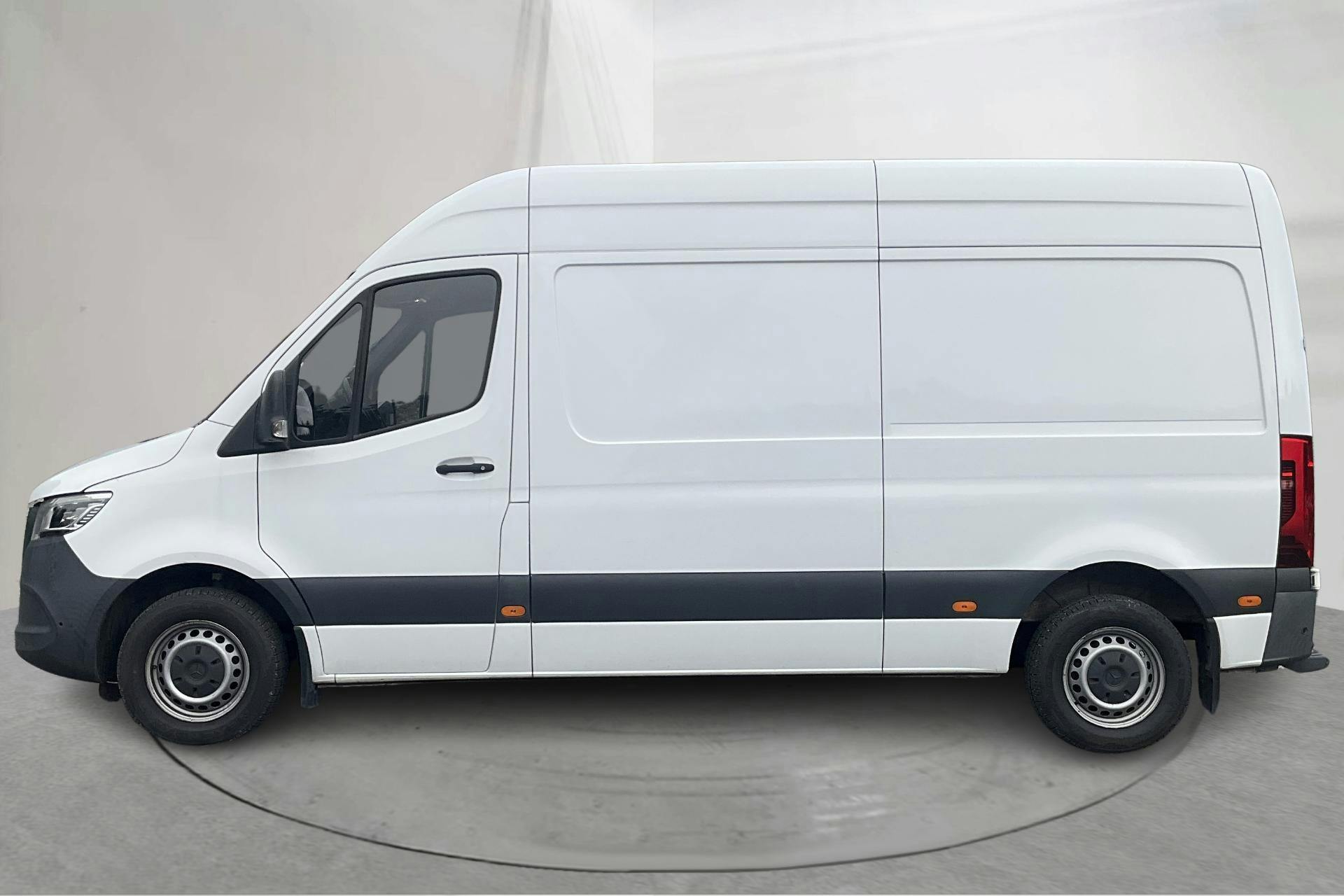 Presentationsfoto 2 av 14: Mercedes Sprinter 211 CDI Skåp 2WD (114hk) - 29 248 mil - Automat - vit - 2019