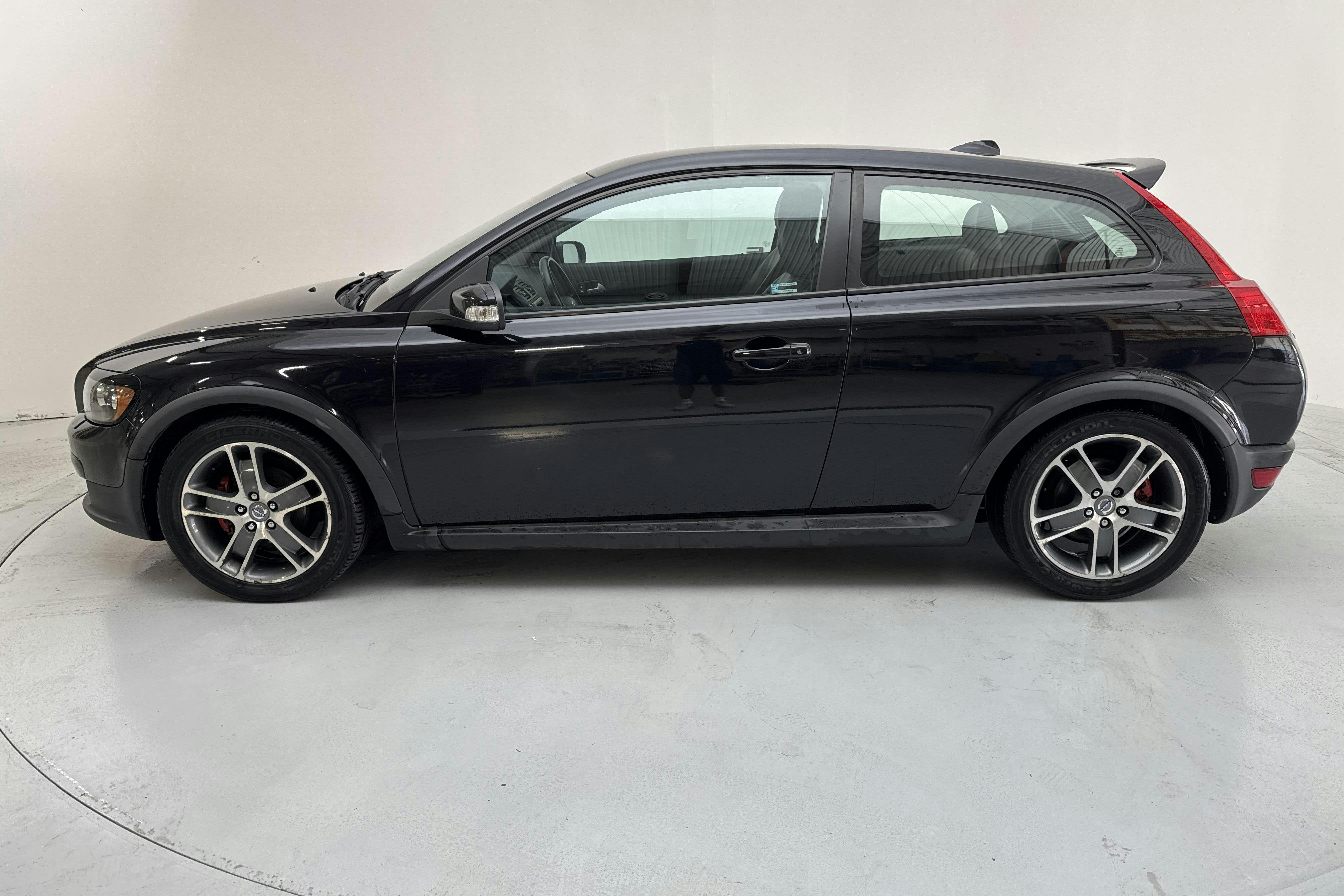 Presentation photo 2 of 12: Volvo C30 2.0D (136hk) - 223 080 km - Manual - black - 2008