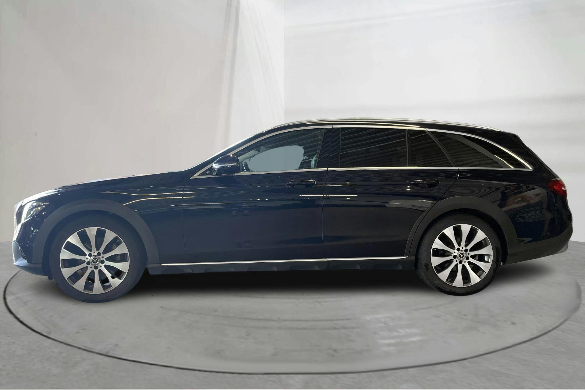 Presentationsfoto 2 av 14: Mercedes E 220 d 4MATIC Kombi All-Terrain S213 (194hk) - 22 000 mil - Automat - Dark Blue - 2019