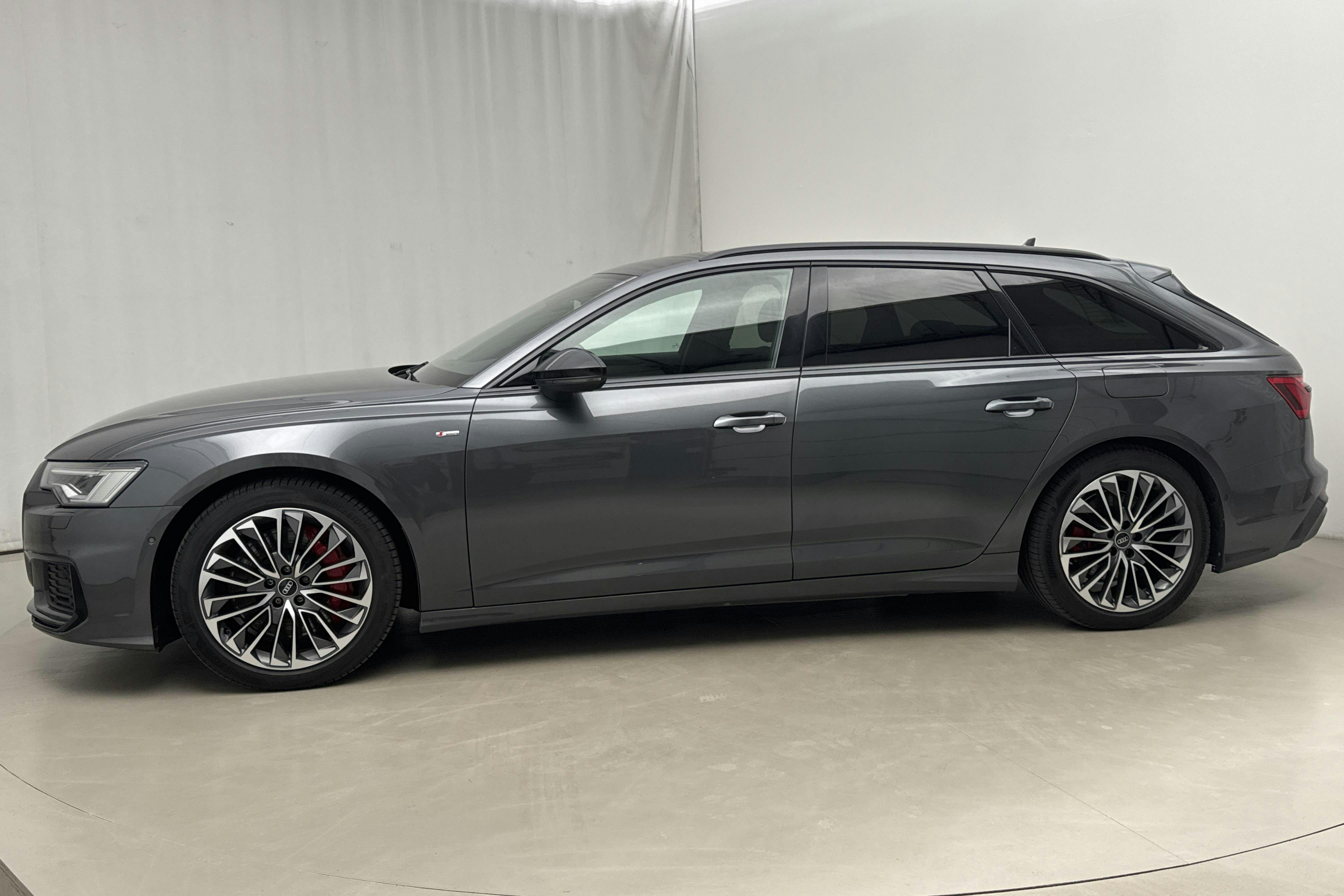 Presentation photo 2 of 20: Audi A6 Avant 55 TFSI e quattro (367hk) - 73 870 km - Automatic - gray - 2022
