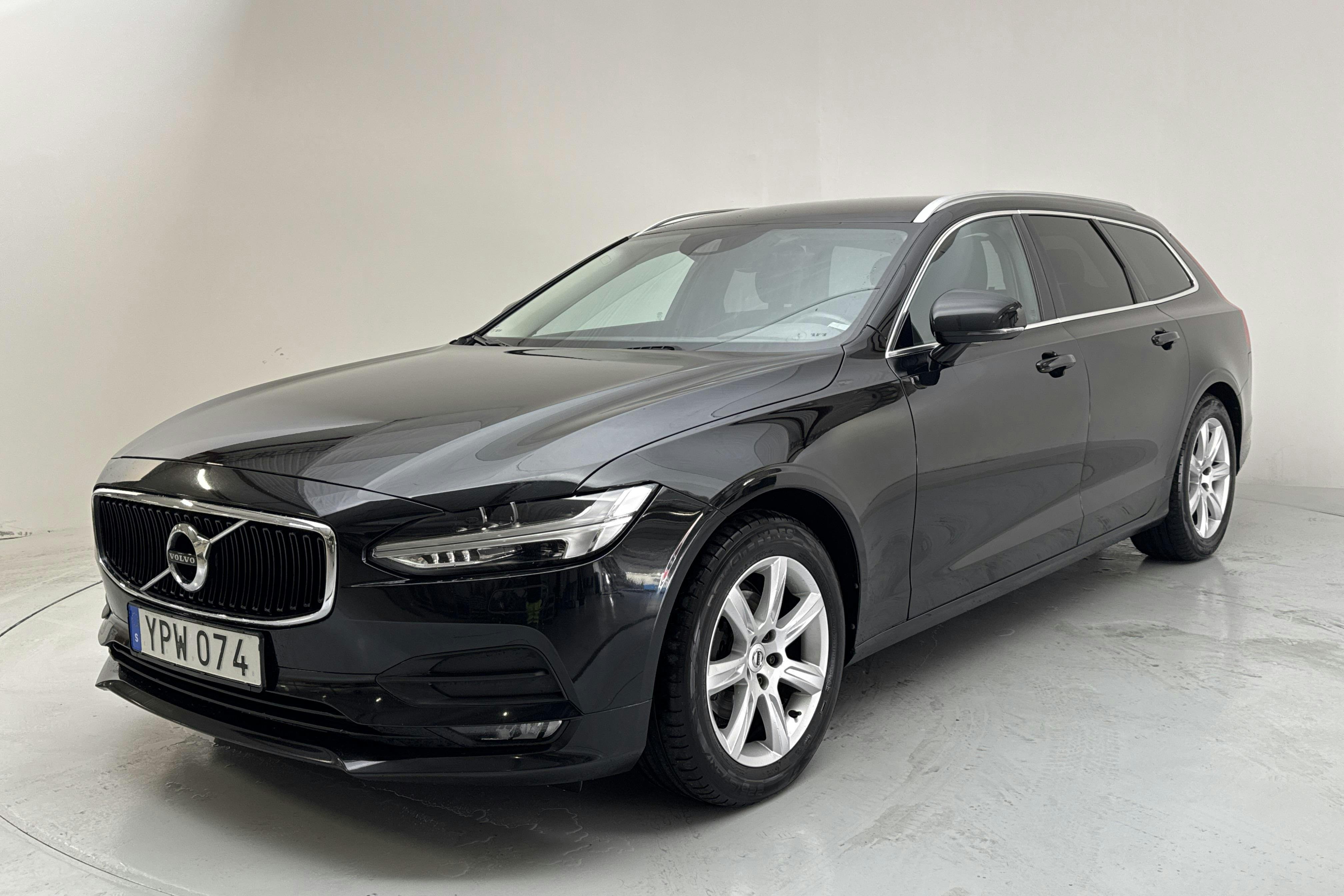 Volvo V90 D3 (150hk) - 16 635 mil - Manuell - svart - 2018
