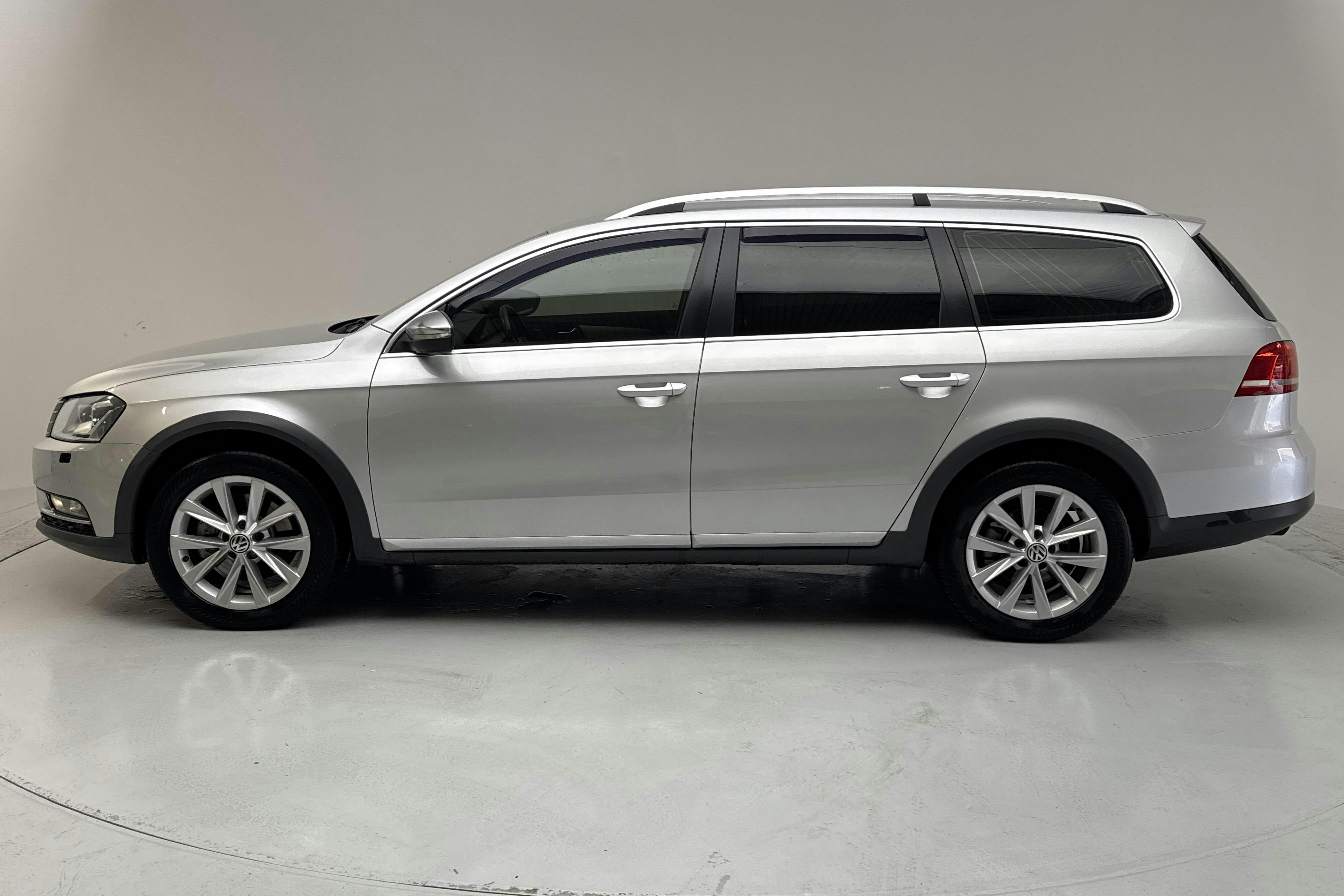 Presentation photo 2 of 13: VW Passat Alltrack 2.0 TDI BlueMotion Technology 4Motion (177hk) - 229 030 km - Automatic - silver - 2015