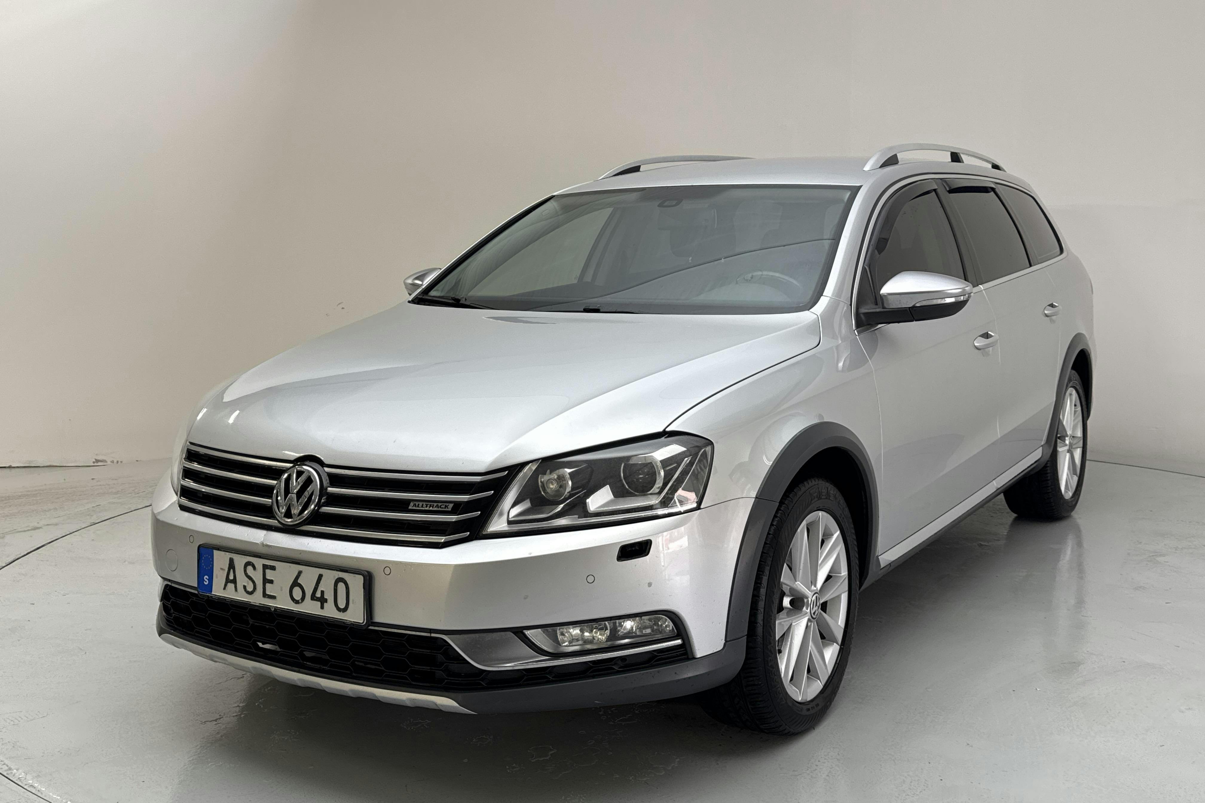 VW Passat Alltrack 2.0 TDI BlueMotion Technology 4Motion (177hk) - 22 903 mil - Automat - silver - 2015