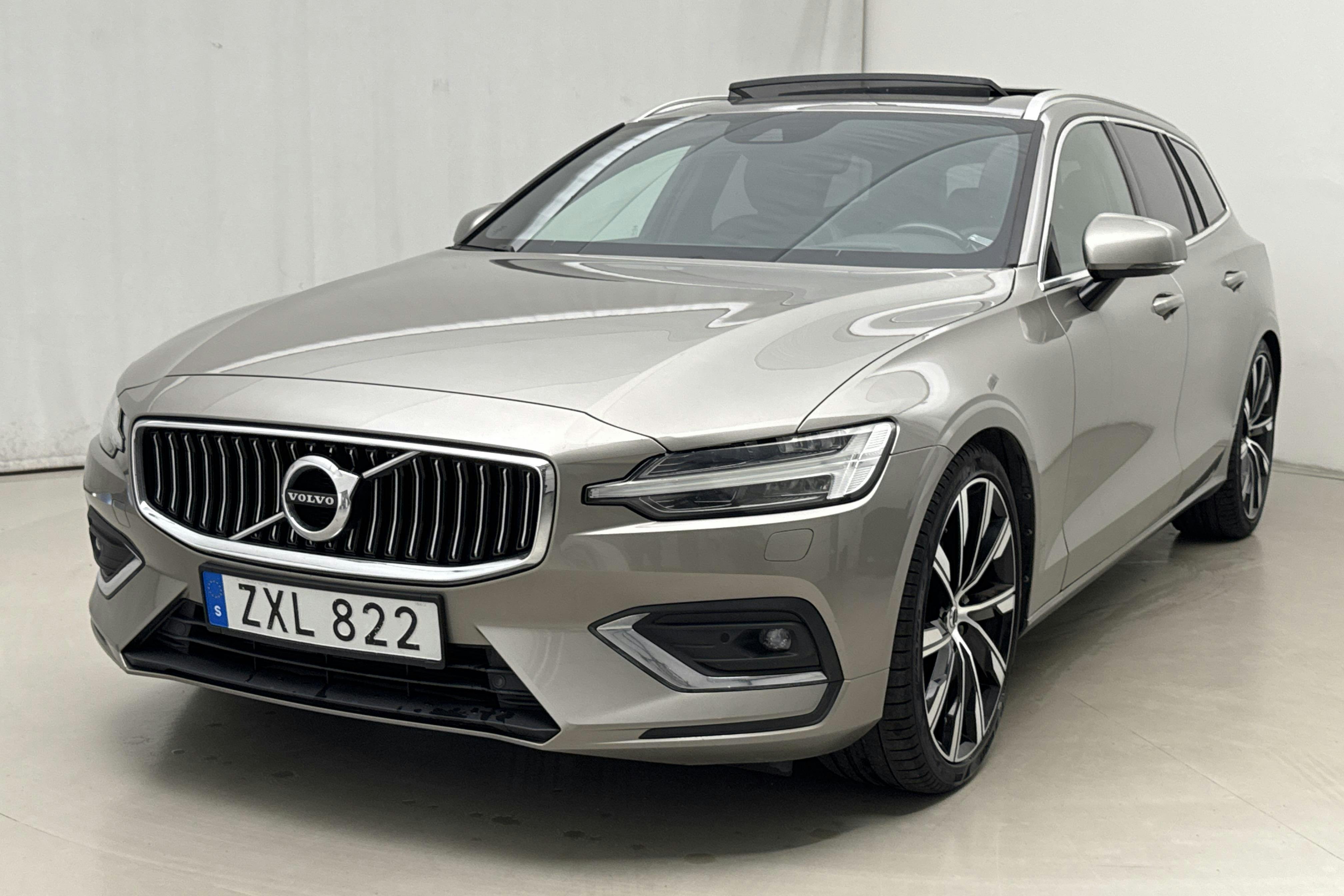 Volvo V60 T6 AWD (310hk) - 13 236 mil - Automat - grå - 2019