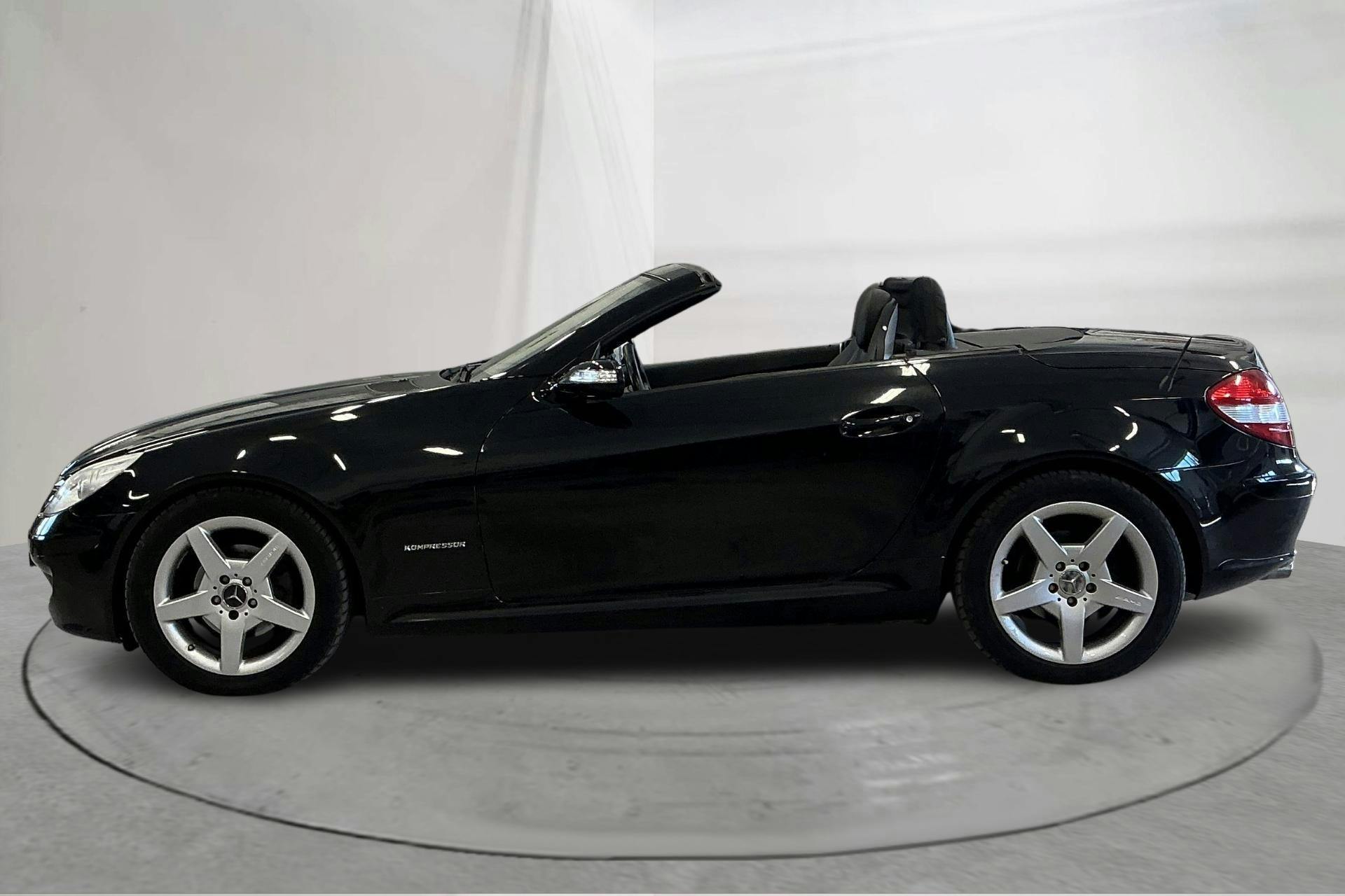 Presentationsfoto 2 av 16: Mercedes SLK 200 Kompressor R171 (163hk) - 14 124 mil - Automat - svart - 2006