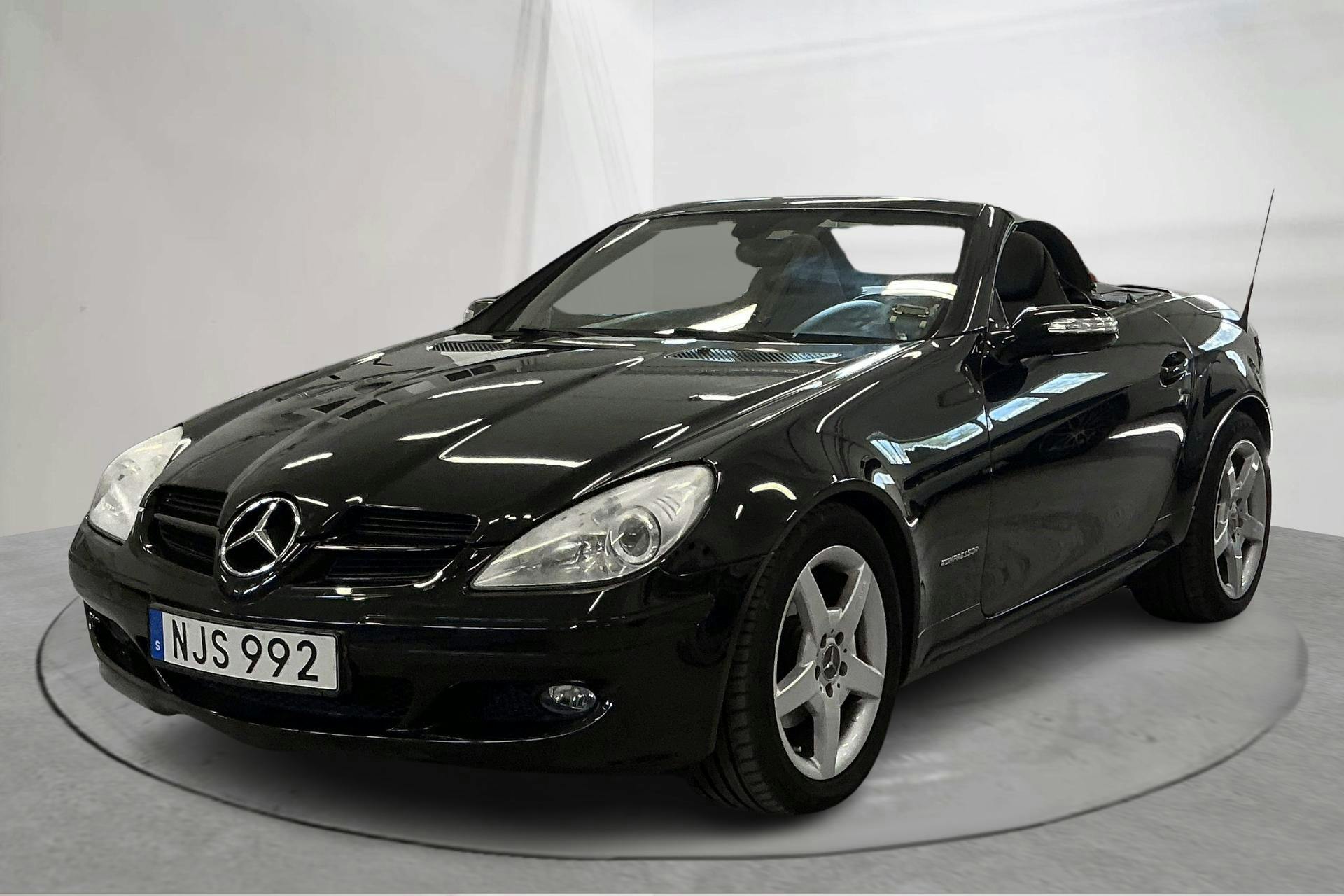 Presentationsfoto 1 av 16: Mercedes SLK 200 Kompressor R171 (163hk) - 14 124 mil - Automat - svart - 2006