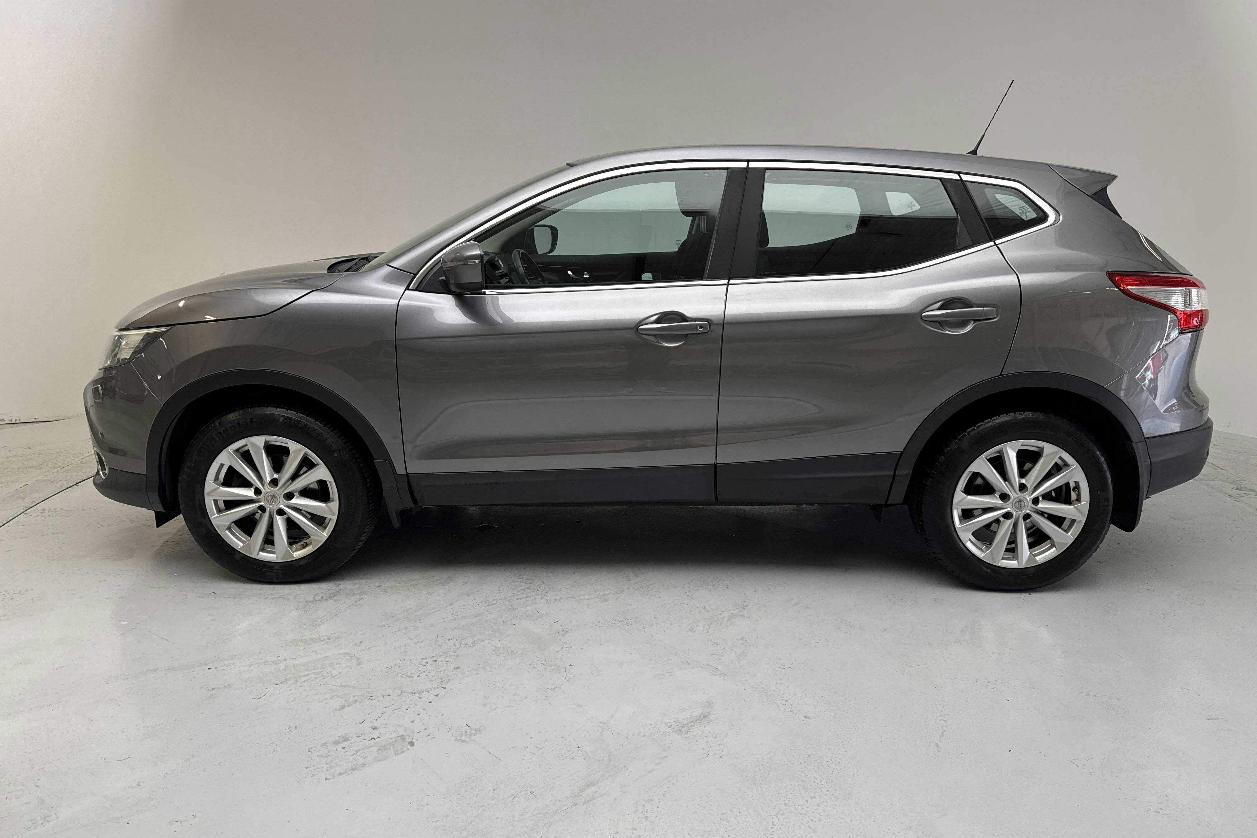 Presentationsfoto 2 av 14: Nissan Qashqai 1.2 (115hk) - 15 491 mil - Manuell - grå - 2016