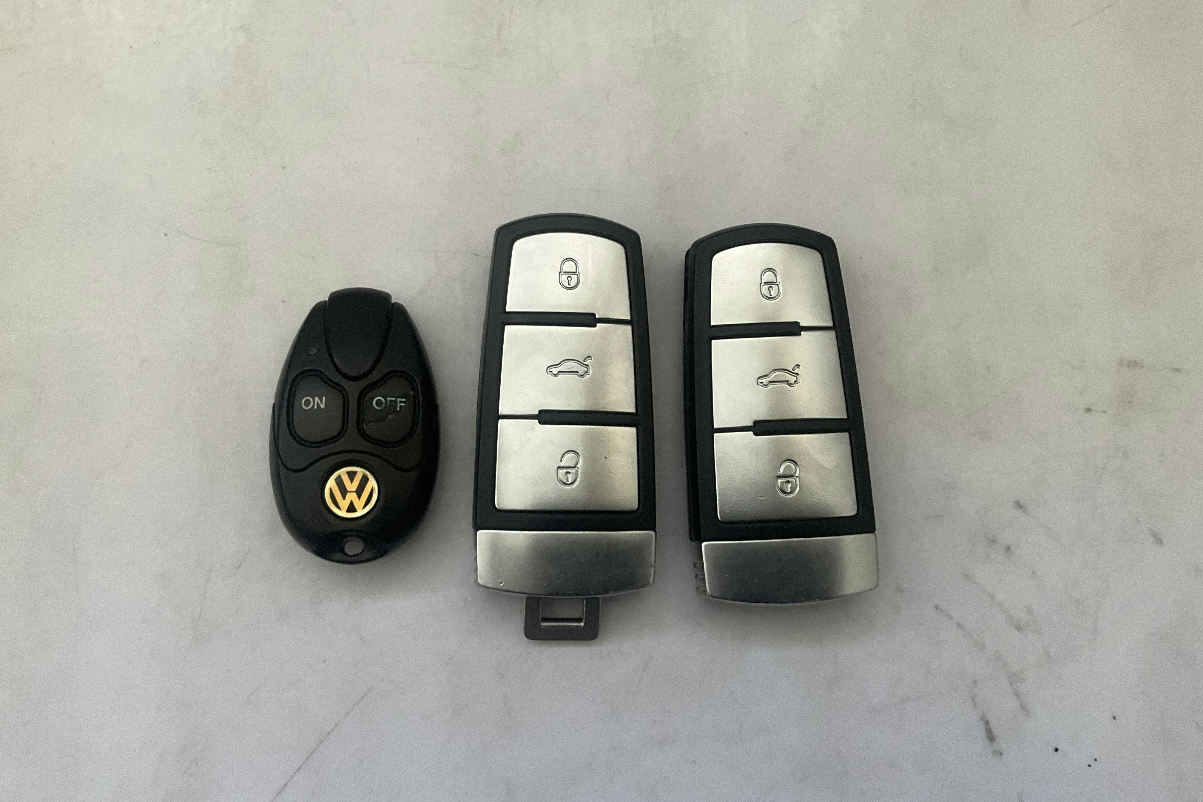 Presentationsfoto 13 av 13: VW Passat 2.0 TDI BlueMotion Technology Variant (140hk) - 21 988 mil - Manuell - Dark Blue - 2012