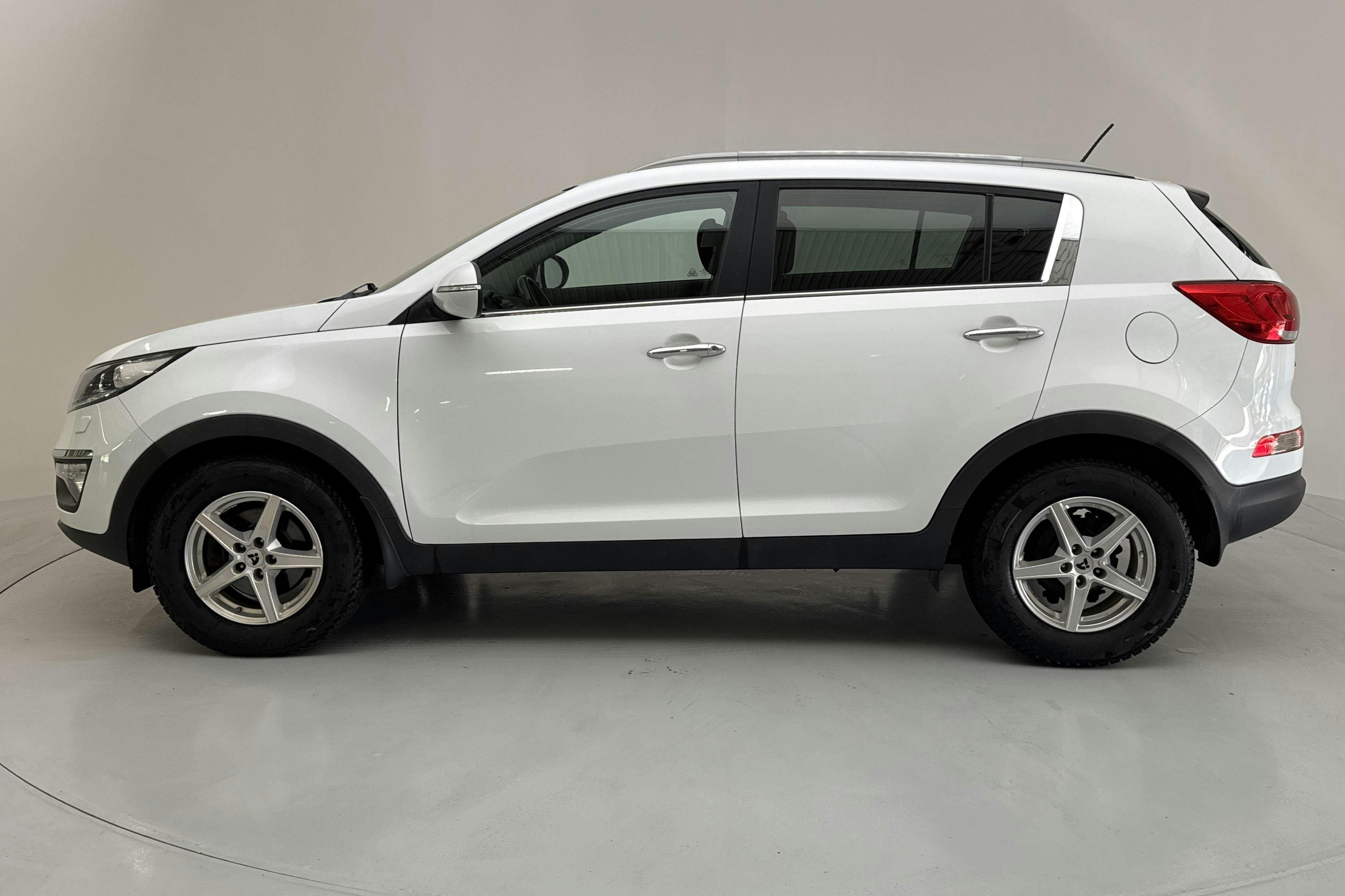 Presentation photo 2 of 12: KIA Sportage 1.7 CRDi 2WD (115hk) - 90 300 km - Manual - white - 2014