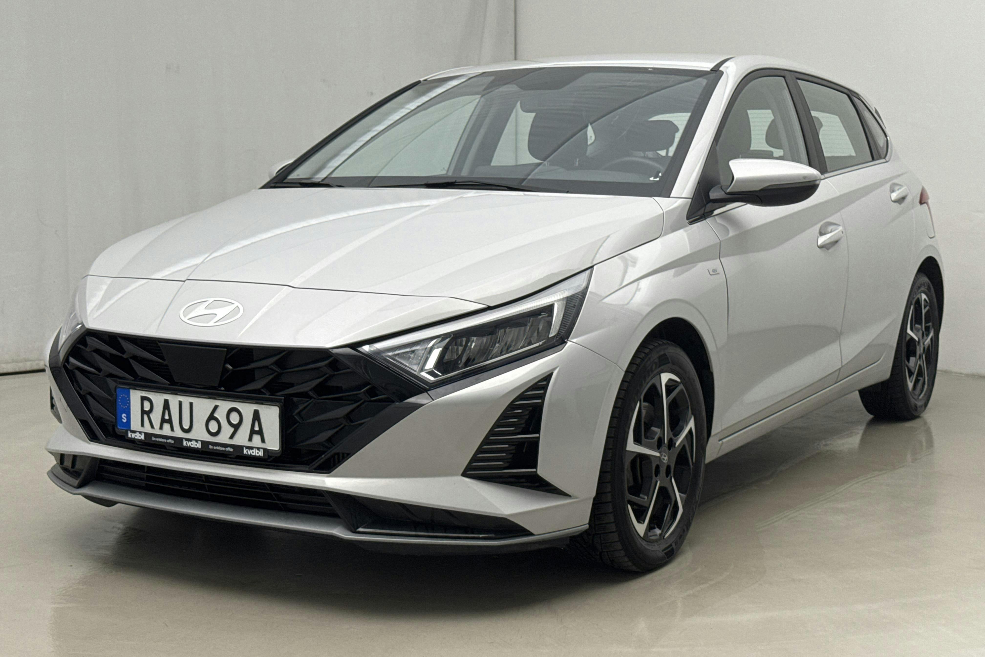 Hyundai i20 1.0 T-GDi (100hk) - 29 700 km - Automaattinen - harmaa - 2024