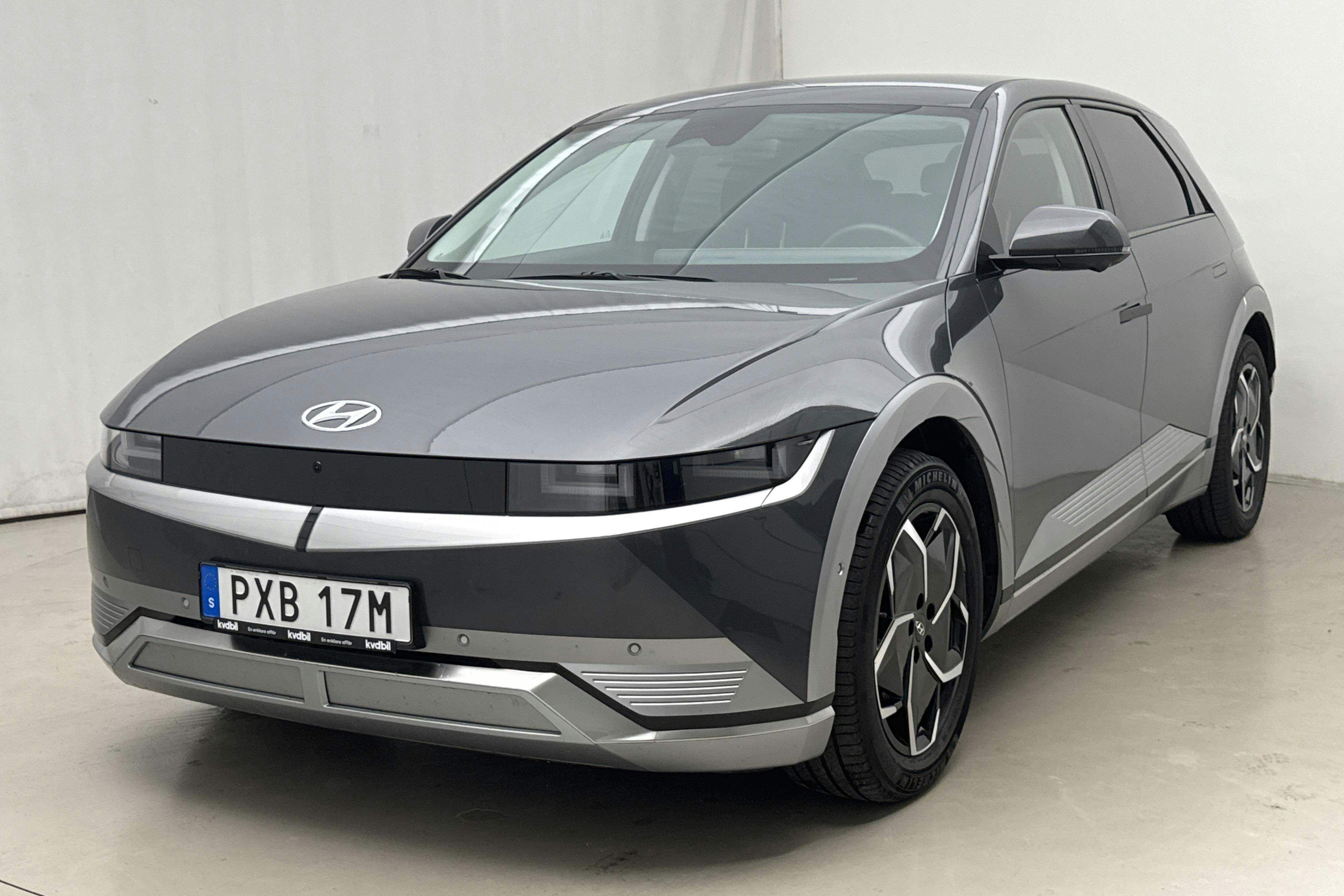 Hyundai IONIQ 5 77 kWh AWD (325hk) - 549 mil - Automat - grå - 2024