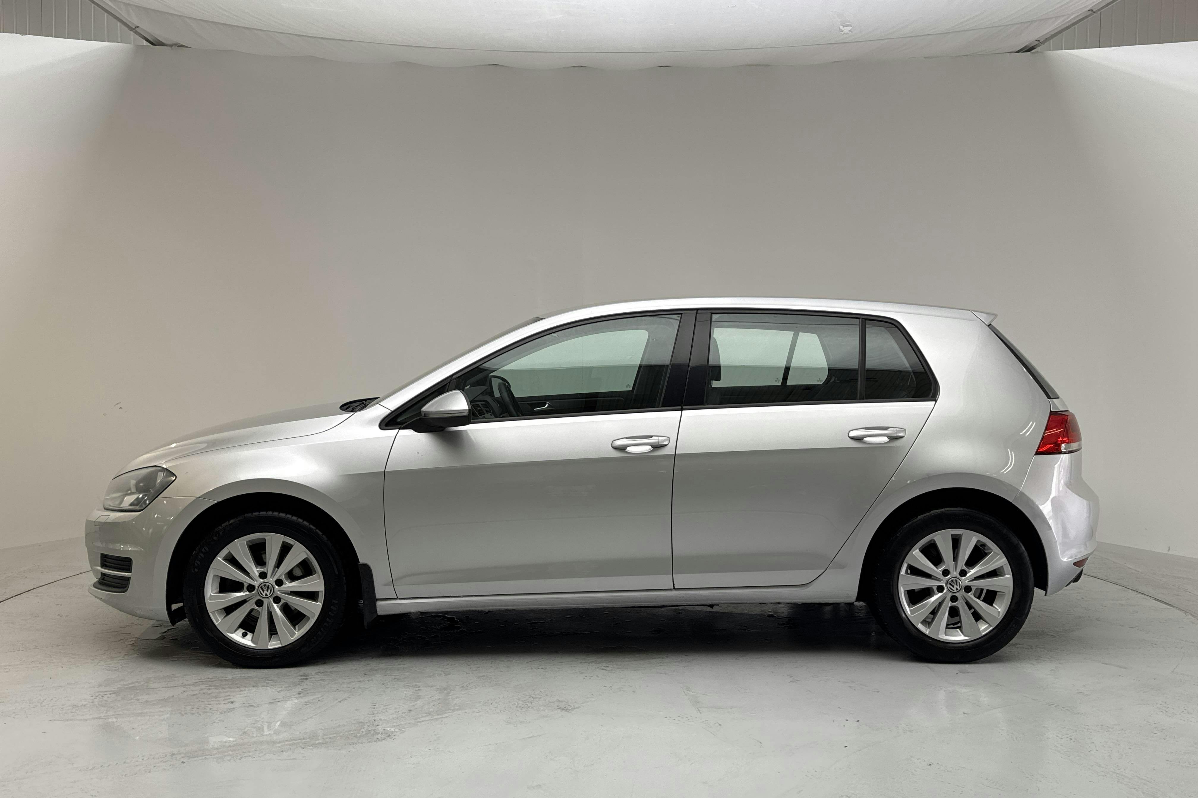 Presentation photo 2 of 12: VW Golf VII 1.2 TSI 5dr (105hk) - 139 940 km - Manual - silver - 2013
