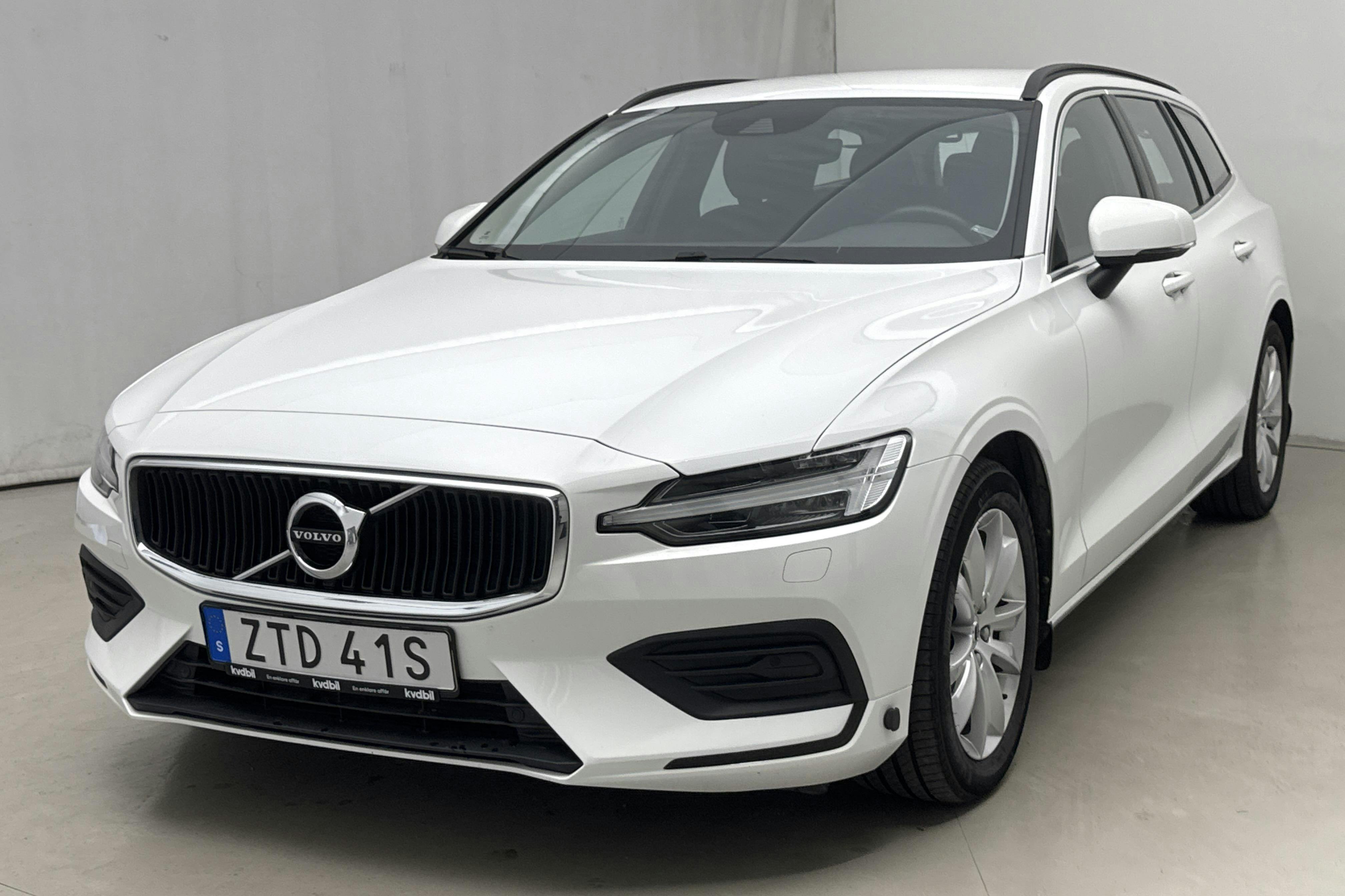Volvo V60 B4 Mildhybrid, Diesel (197hk) - 10 316 mil - Automat - vit - 2022