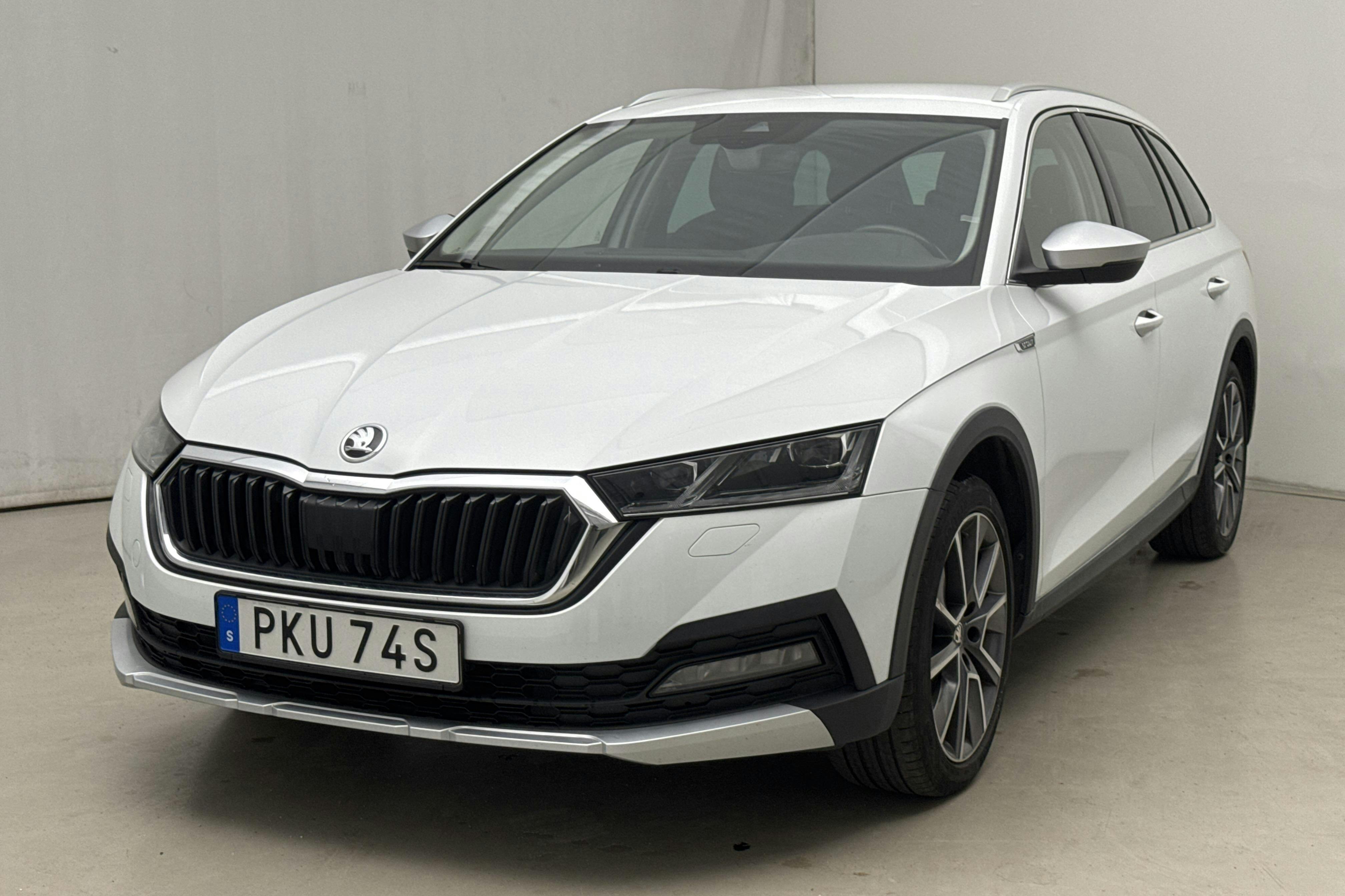 Skoda Octavia 2.0 TDI Combi 4x4 (150hk) - 8 228 mil - Automat - vit - 2022